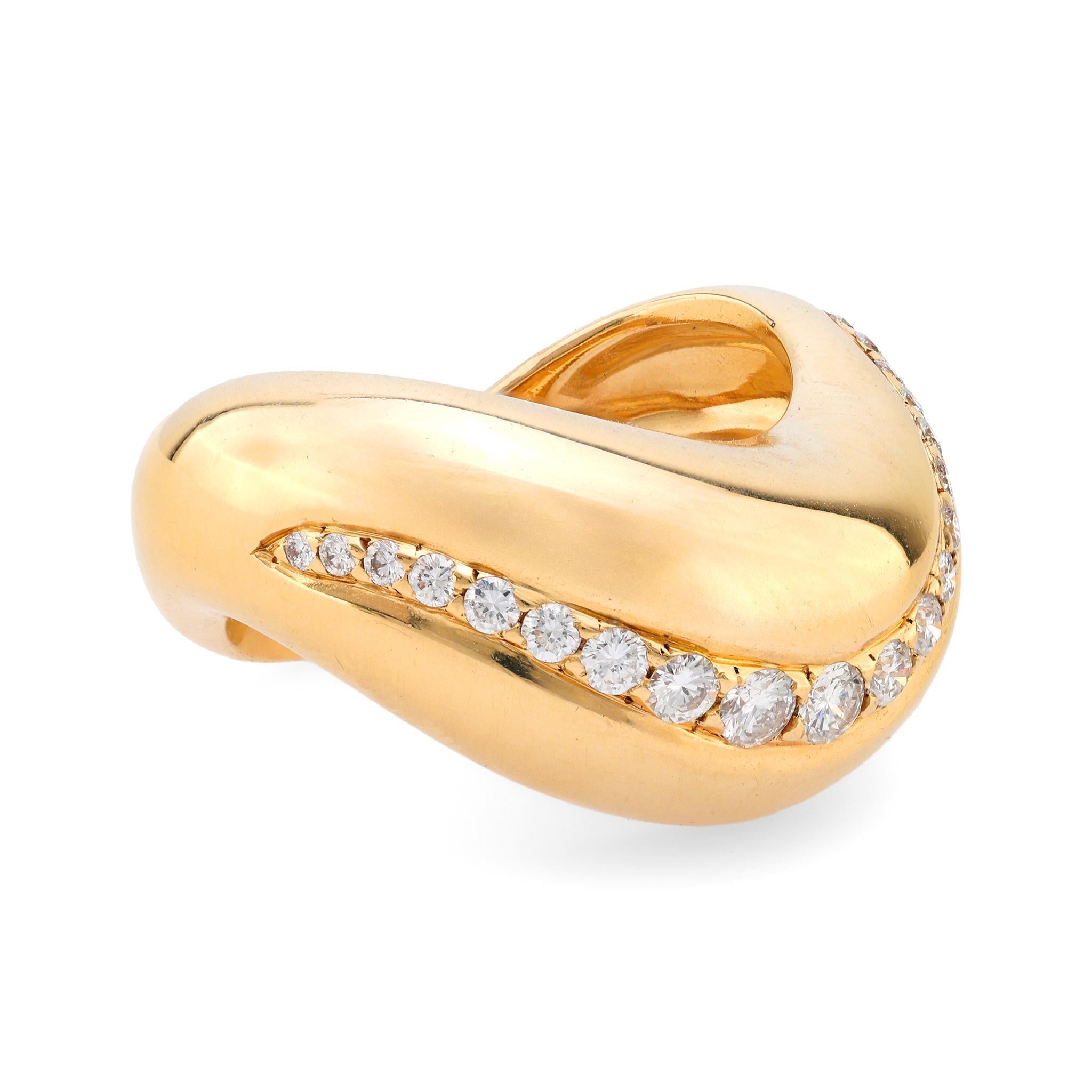 Contemporary Fred of Paris diamond 18k yellow gold ring