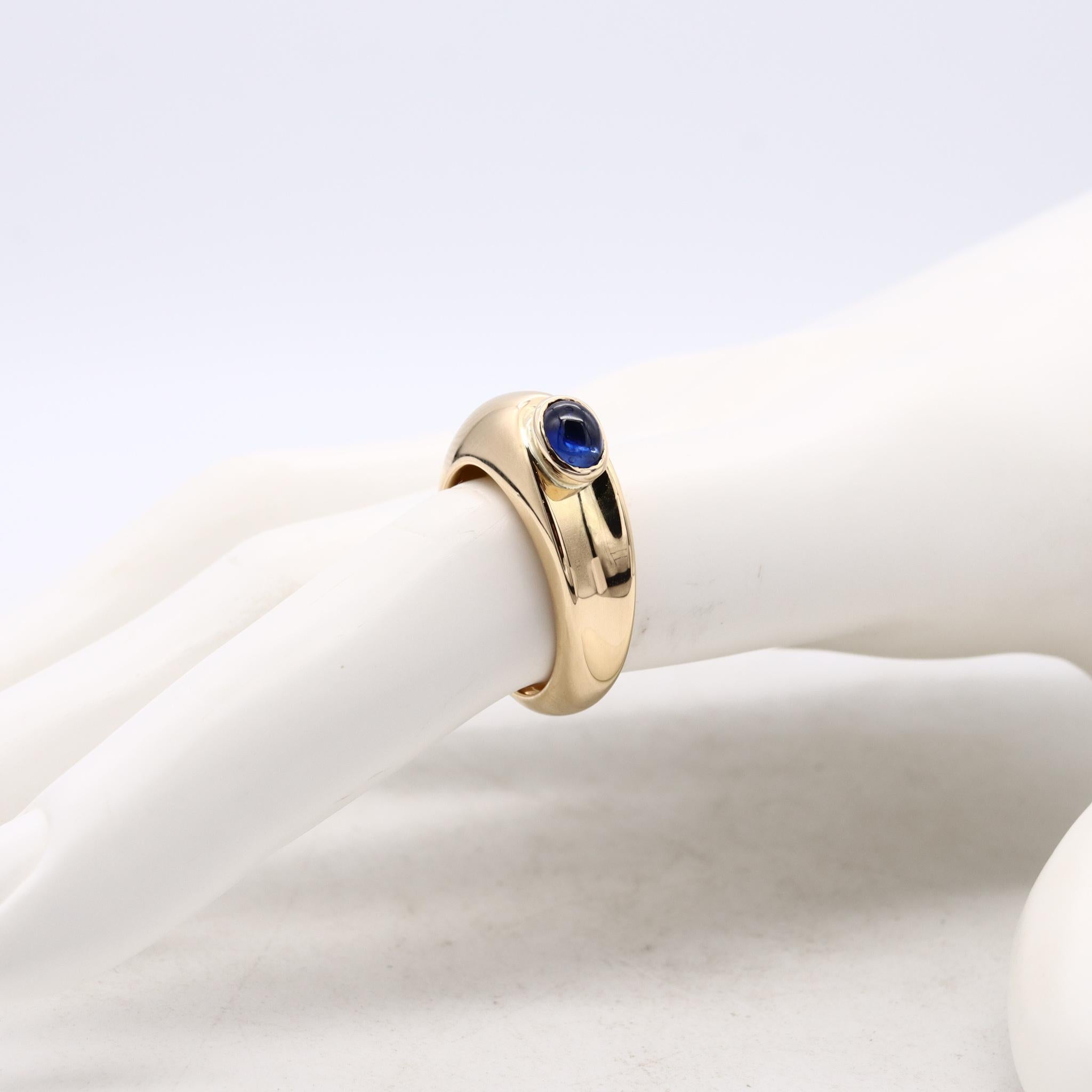 Fred of Paris Modernist Gem Set Ring 18Kt Yellow Gold 0.96 Cts Ceylon Sapphire In Excellent Condition For Sale In Miami, FL