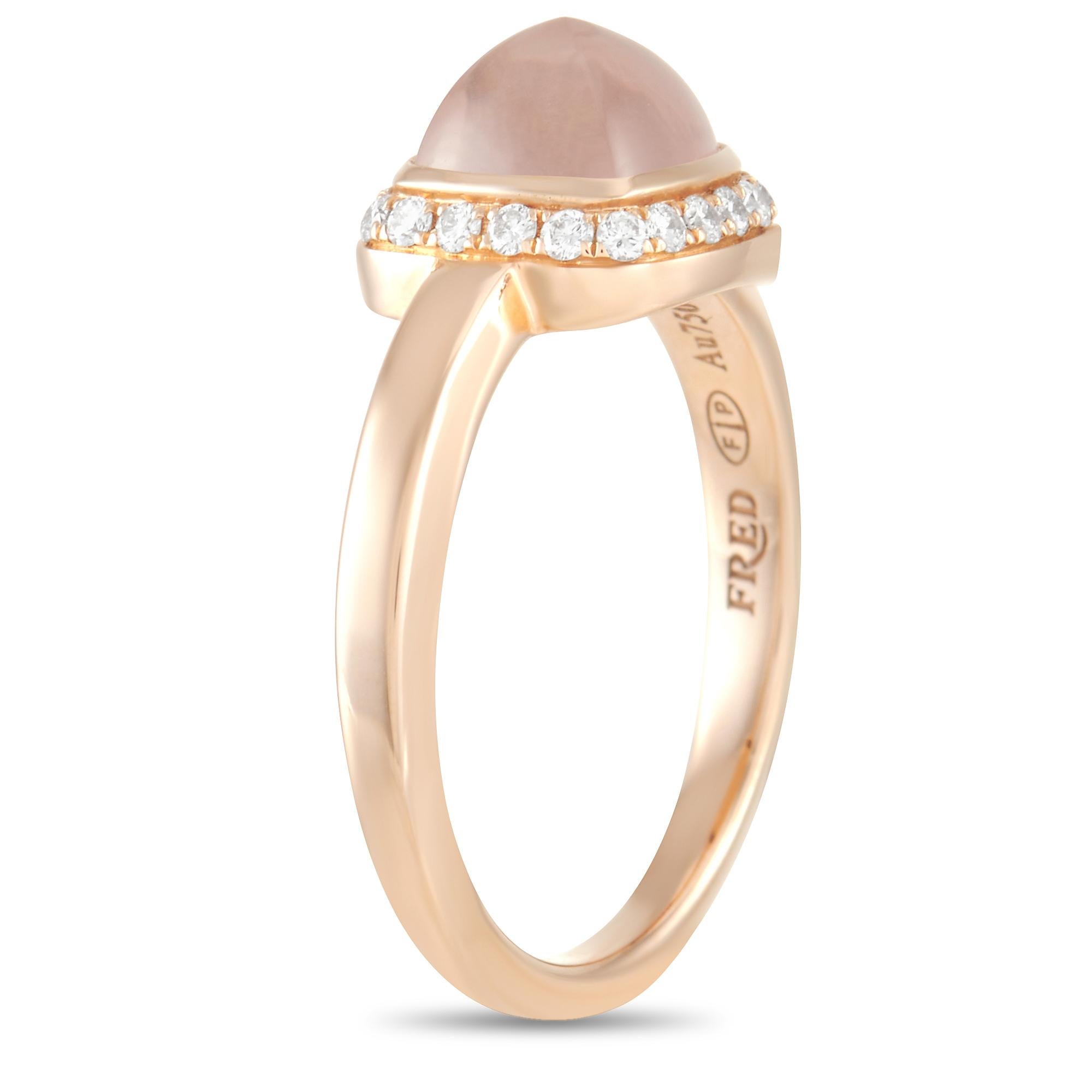 This classy Fred Of Paris ring is crafted from 18K rose gold and set with a beautiful domed cushion pink quartz stone surrounded by a 0.15 carat halo of round diamonds. The ring has a band thickness of 2 mm, a top height of 6 mm, and top dimensions