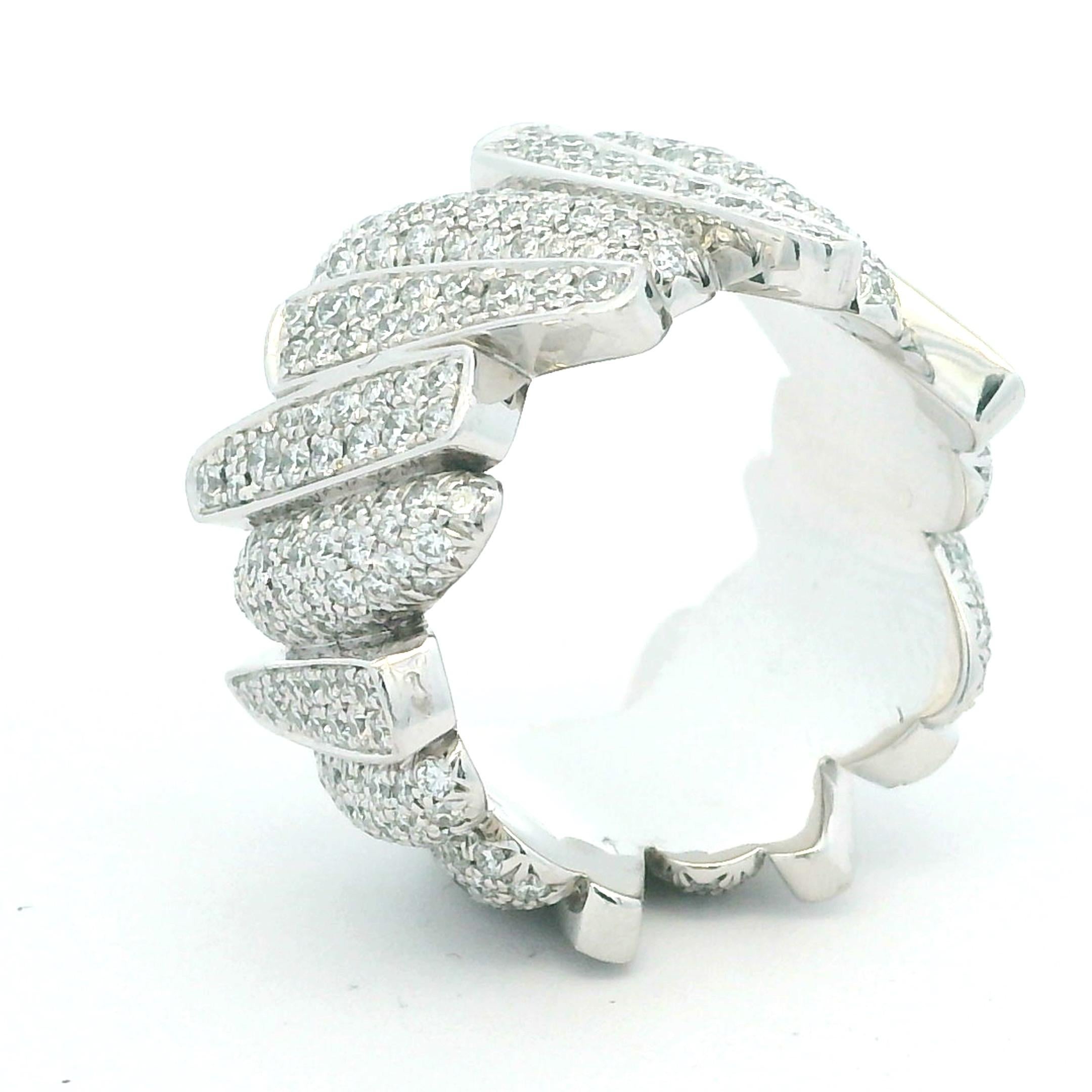 Fred Paris Pavé-Diamantbandring aus 18 Karat Weißgold, 2,18 Karat (Zeitgenössisch) im Angebot