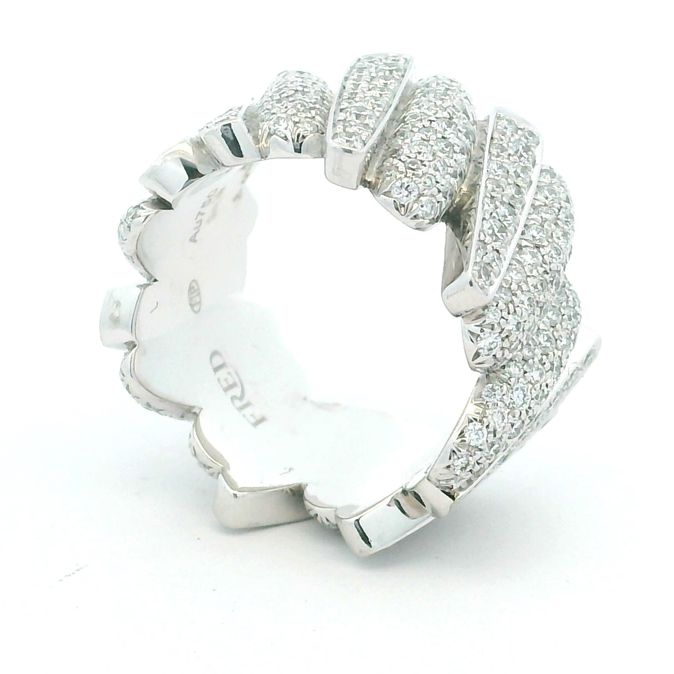 Fred Paris Pavé-Diamantbandring aus 18 Karat Weißgold, 2,18 Karat (Rundschliff) im Angebot