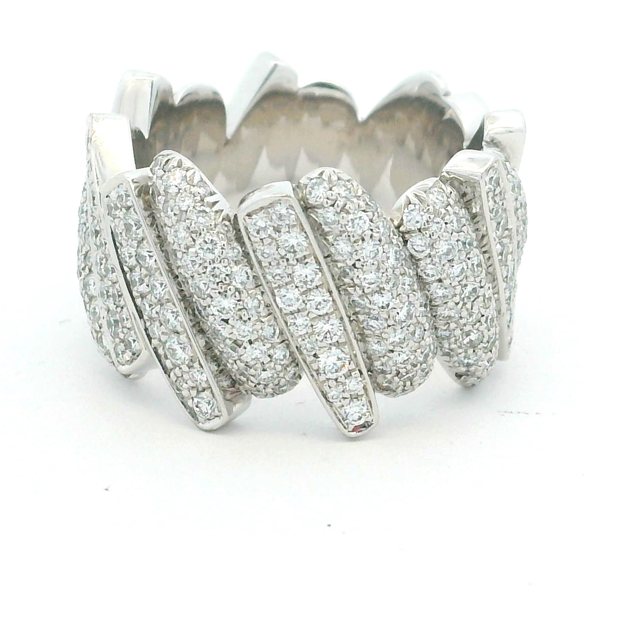 Fred Paris Pavé-Diamantbandring aus 18 Karat Weißgold, 2,18 Karat im Angebot 2