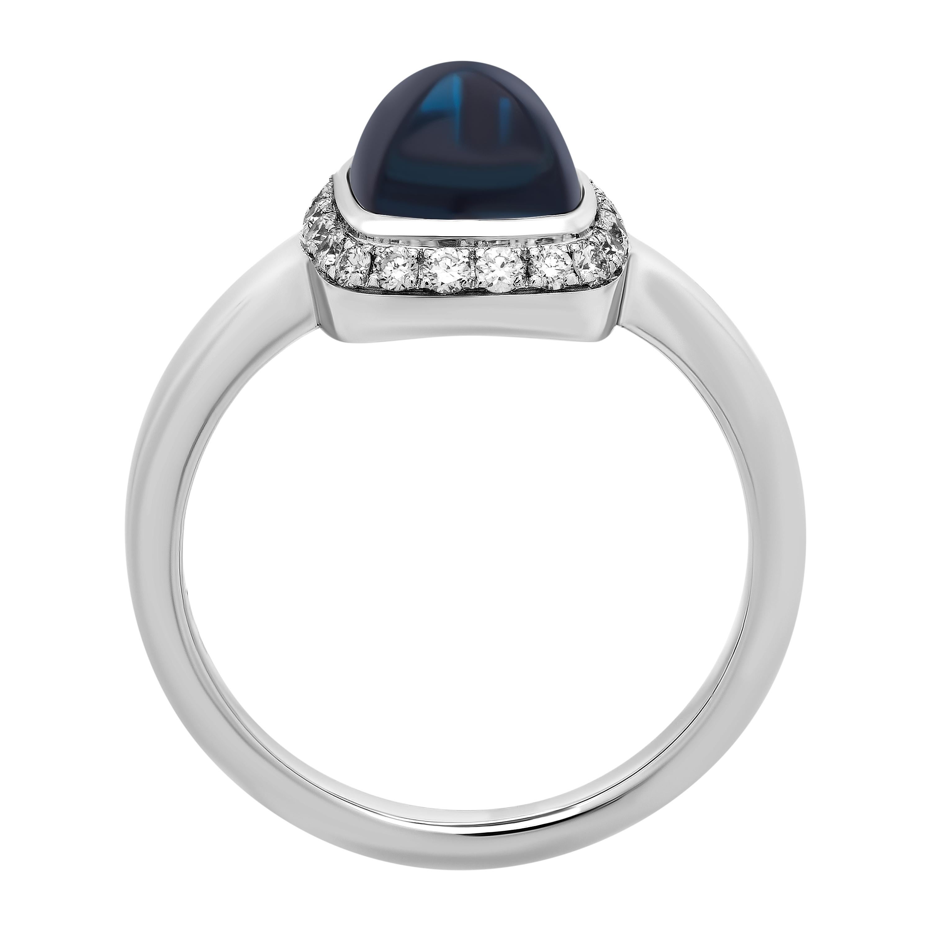 This classic FRED 18K white gold ring features a smooth square London Blue Topaz adorned with diamonds. The ring size is 4. The decoration size is 0.33