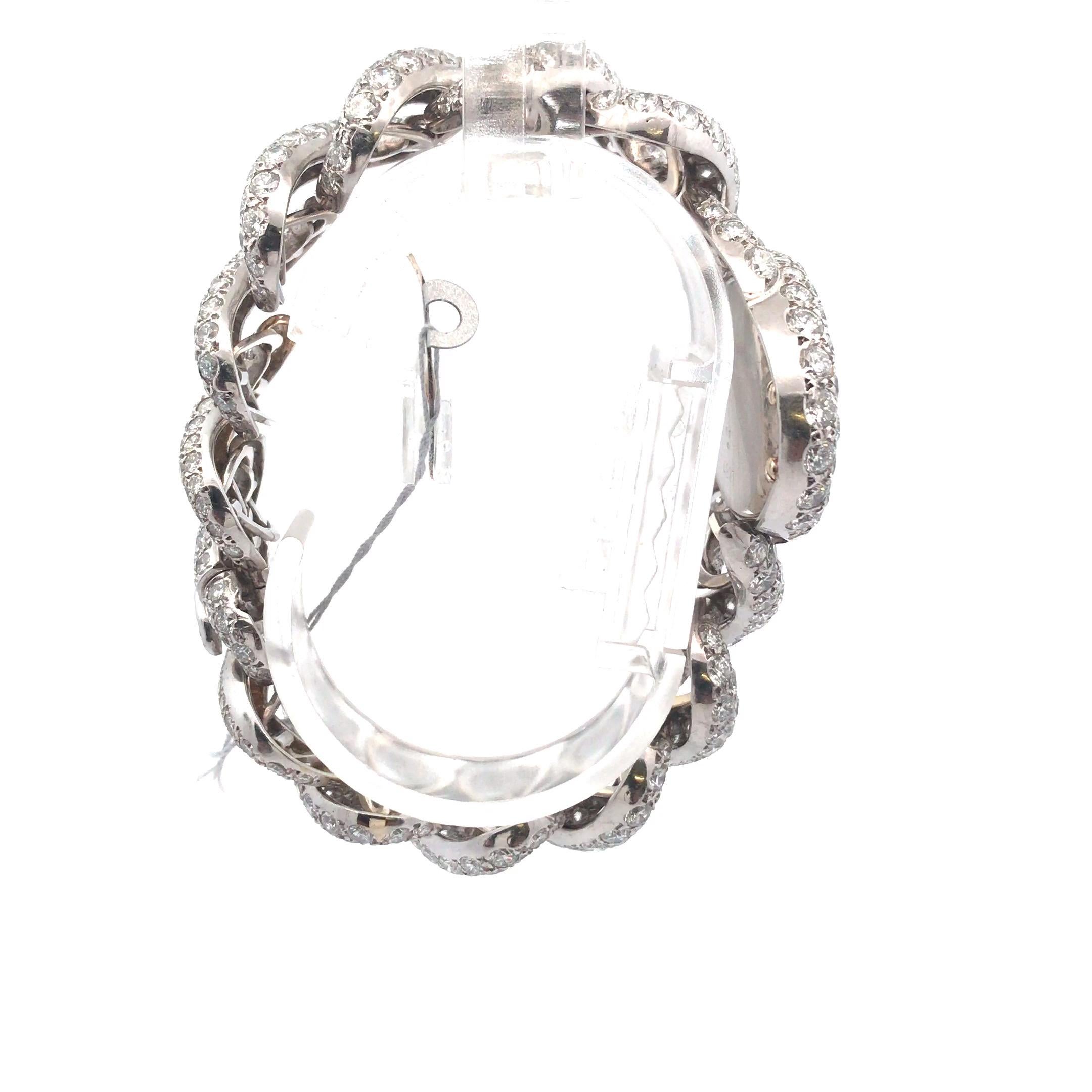 Fred Paris Montre-bracelet en diamants 18 carats Excellent état à Palm Desert, CA