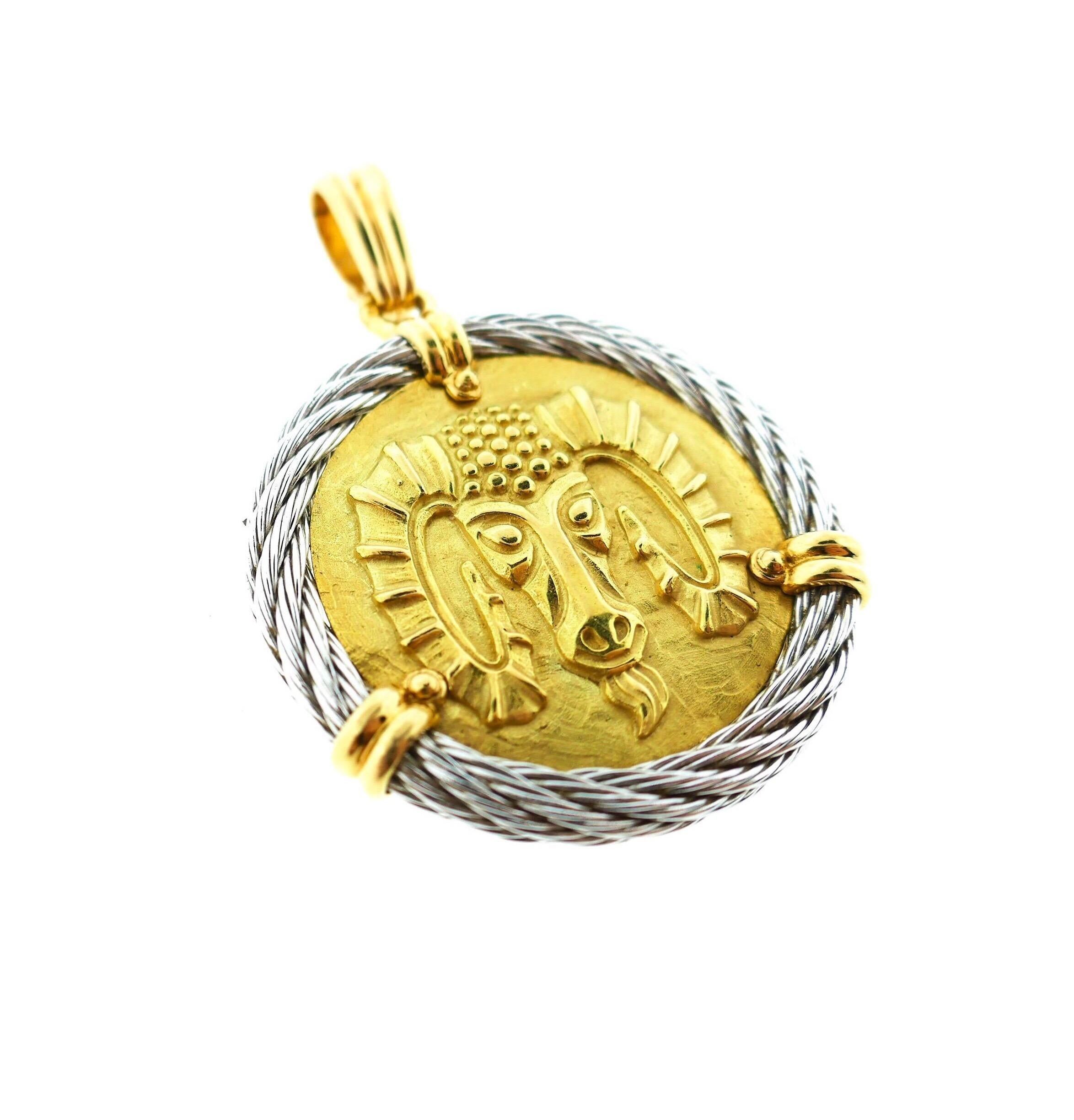Fred Paris 18 Karat Yellow and White Gold Zodiac Aries Pendant 

This is a beautiful Fred Paris Zodiac Aries pendant. It is crafted from 18 karat yellow and 18 karat white gold and features a finely carved ram in the center. It displays an amazing