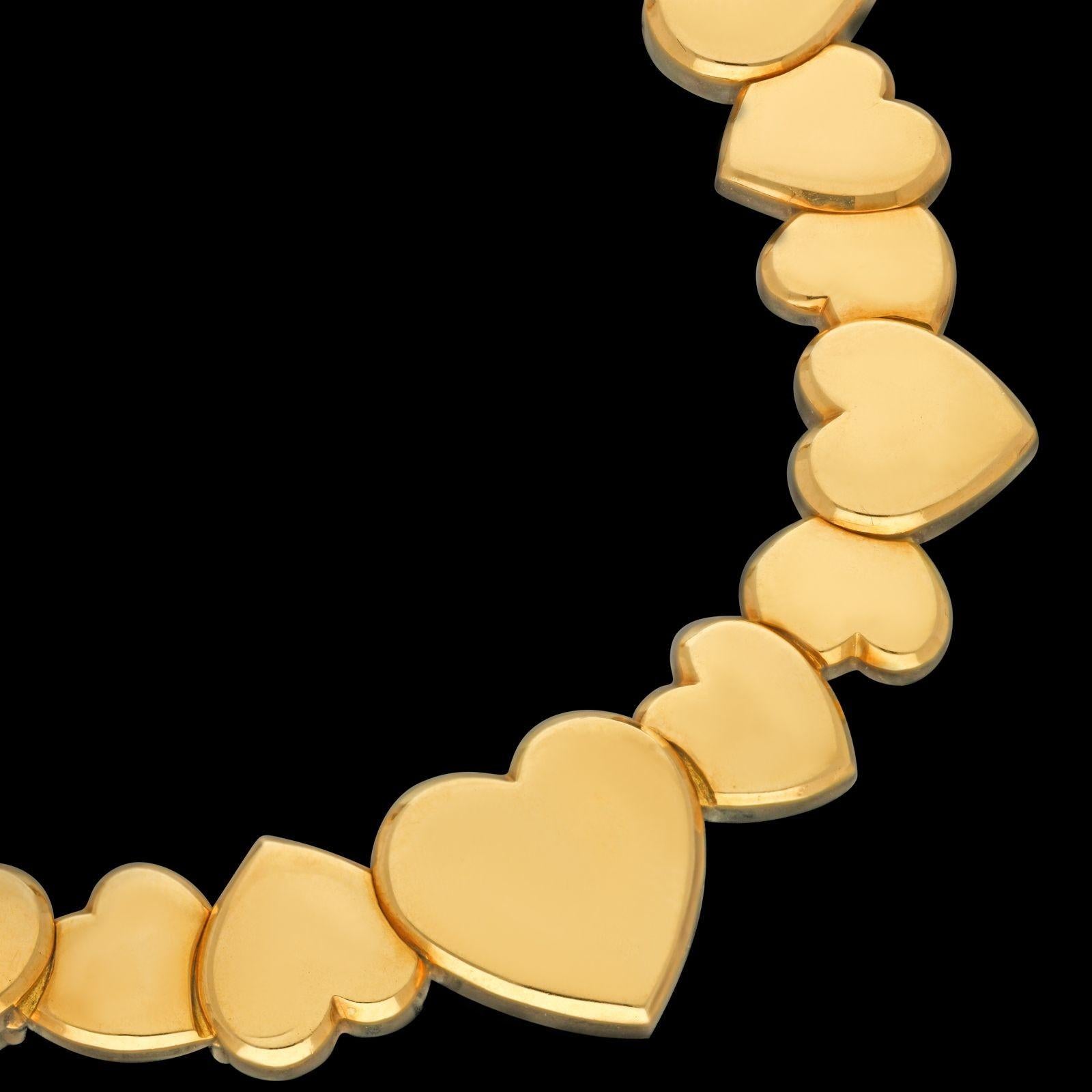 Fred Paris 18ct Gold Necklace of Chunky Overlapping Heart Motifs, French C.1980s In Excellent Condition In London, GB