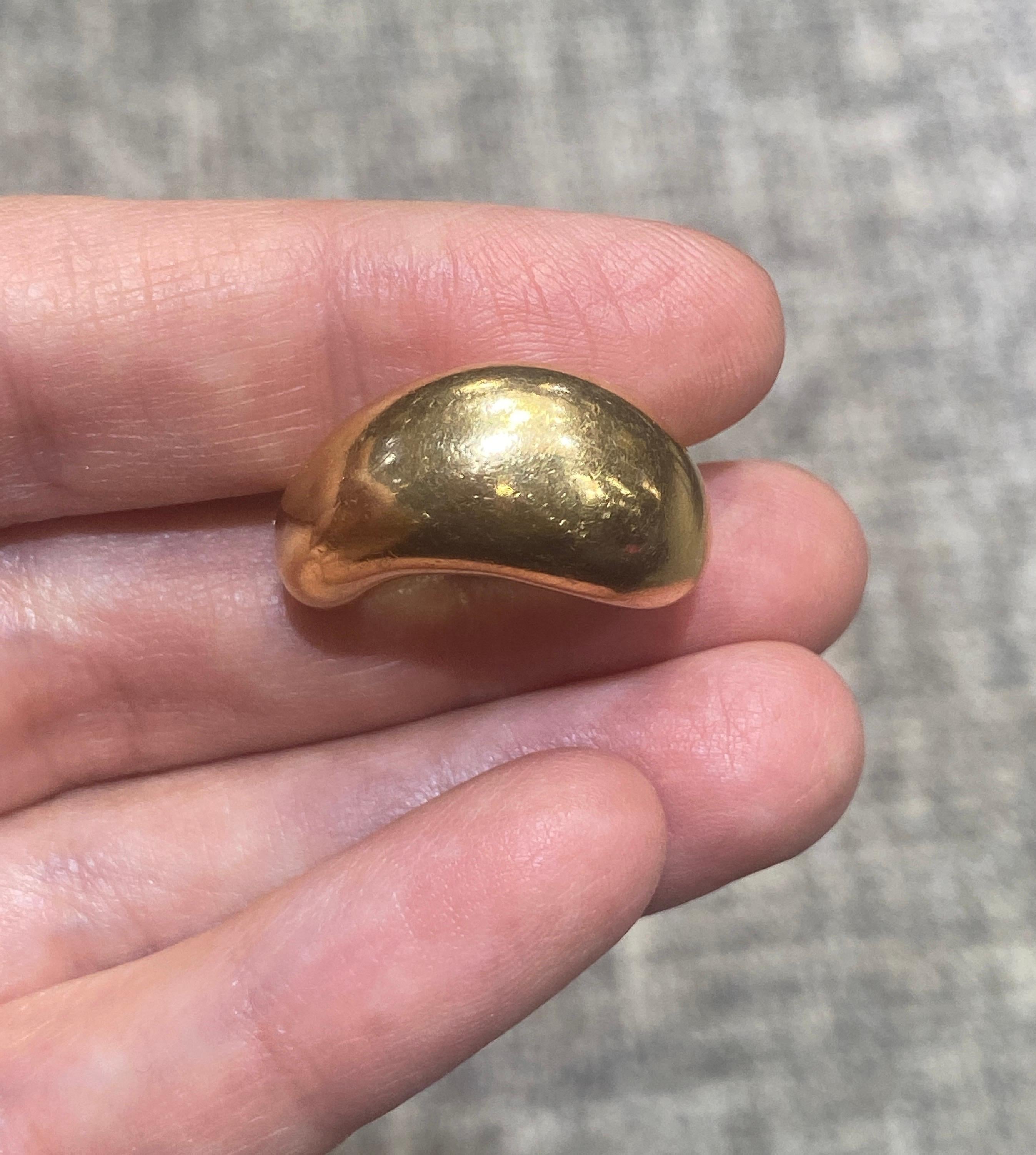 Women's or Men's Fred Paris 18k gold 1980s asymetric ring For Sale