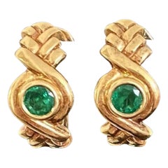 FRED PARIS Boucles d
oreilles à clip en or jaune 18k et émeraudes Circa 1980 Vintage