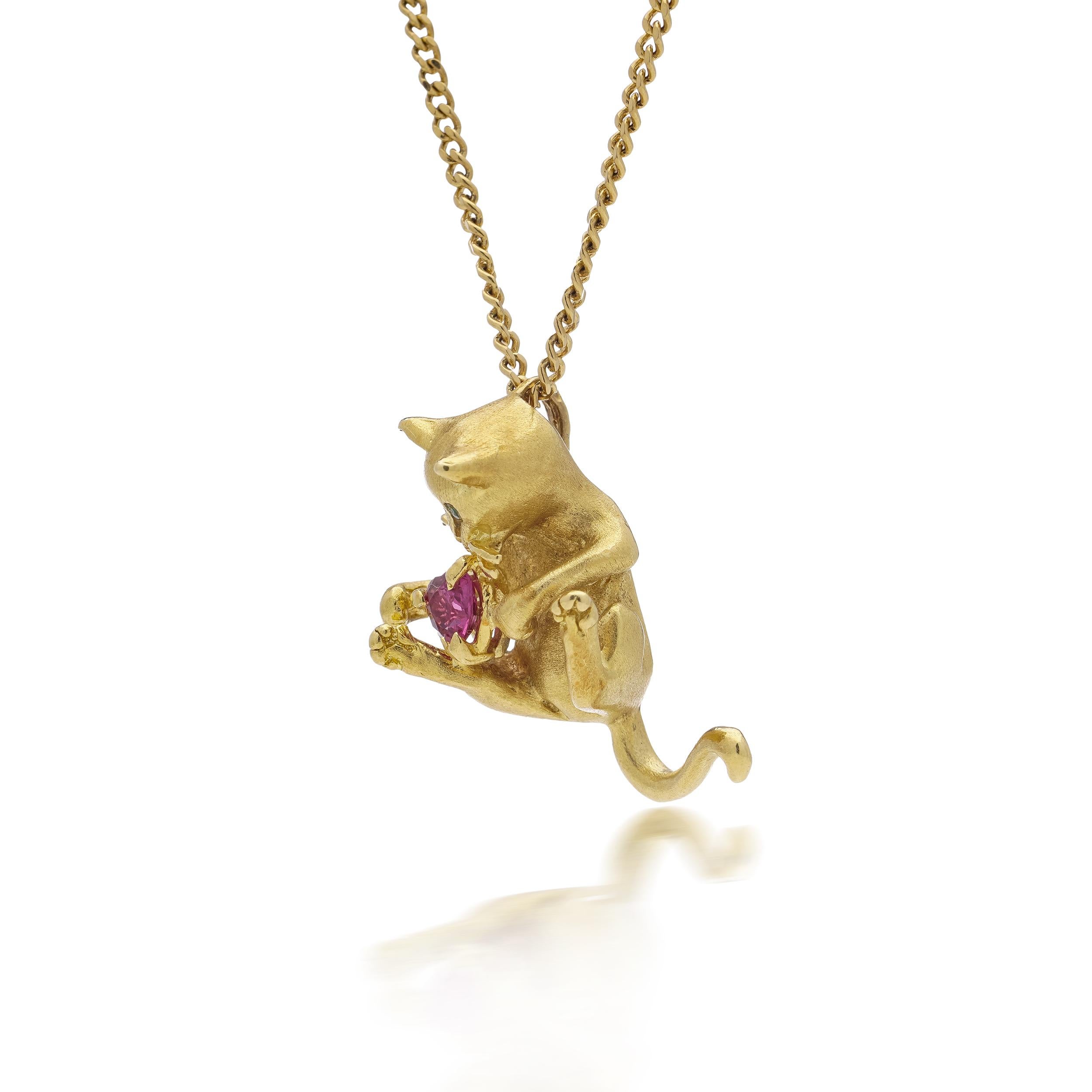 Fred Paris 18kt. yellow gold chain necklace with kitty holding ruby pendant In Good Condition In Braintree, GB