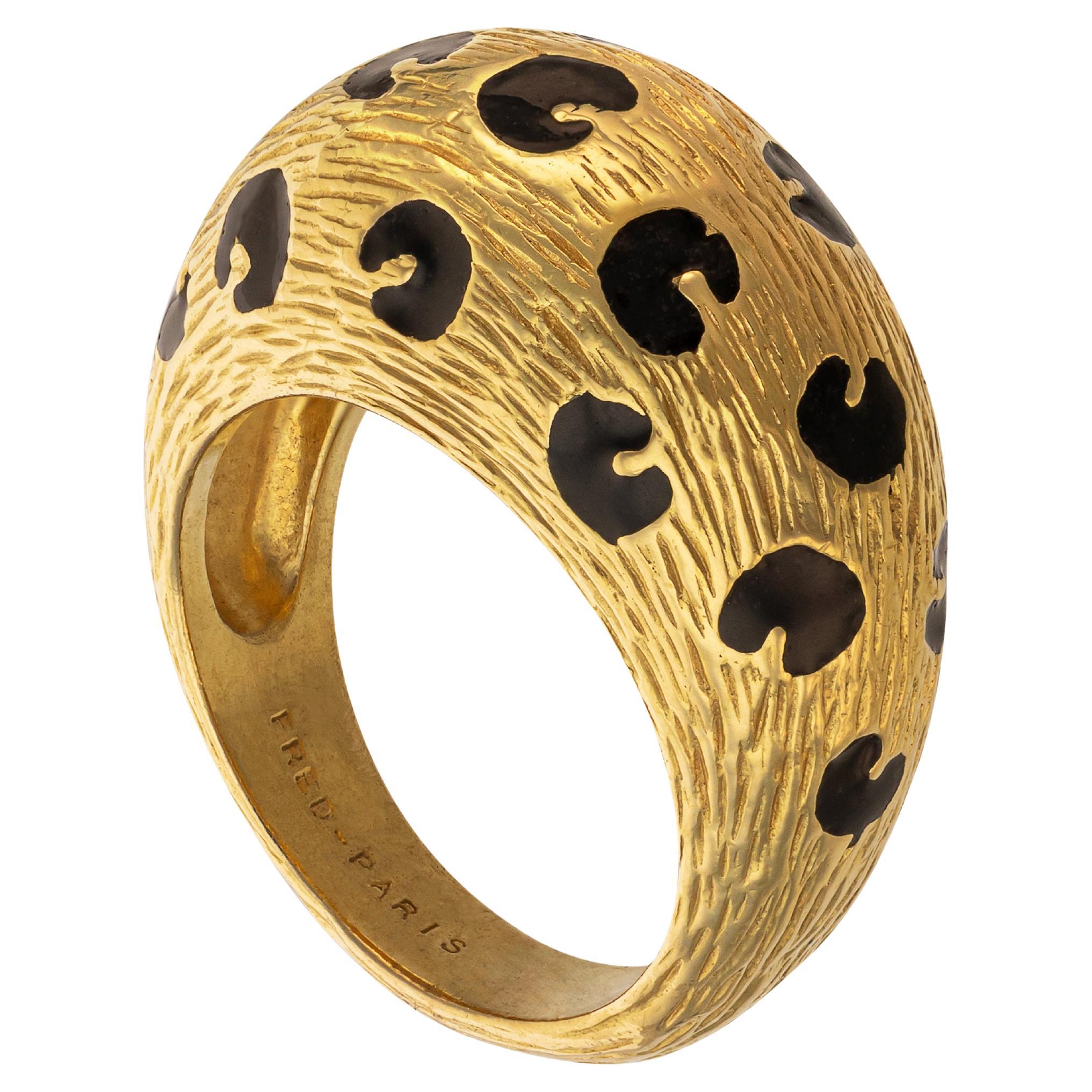 Fred Paris Anillo de oro amarillo de 18 quilates con cúpula de leopardo y esmalte negro, 1990 en venta