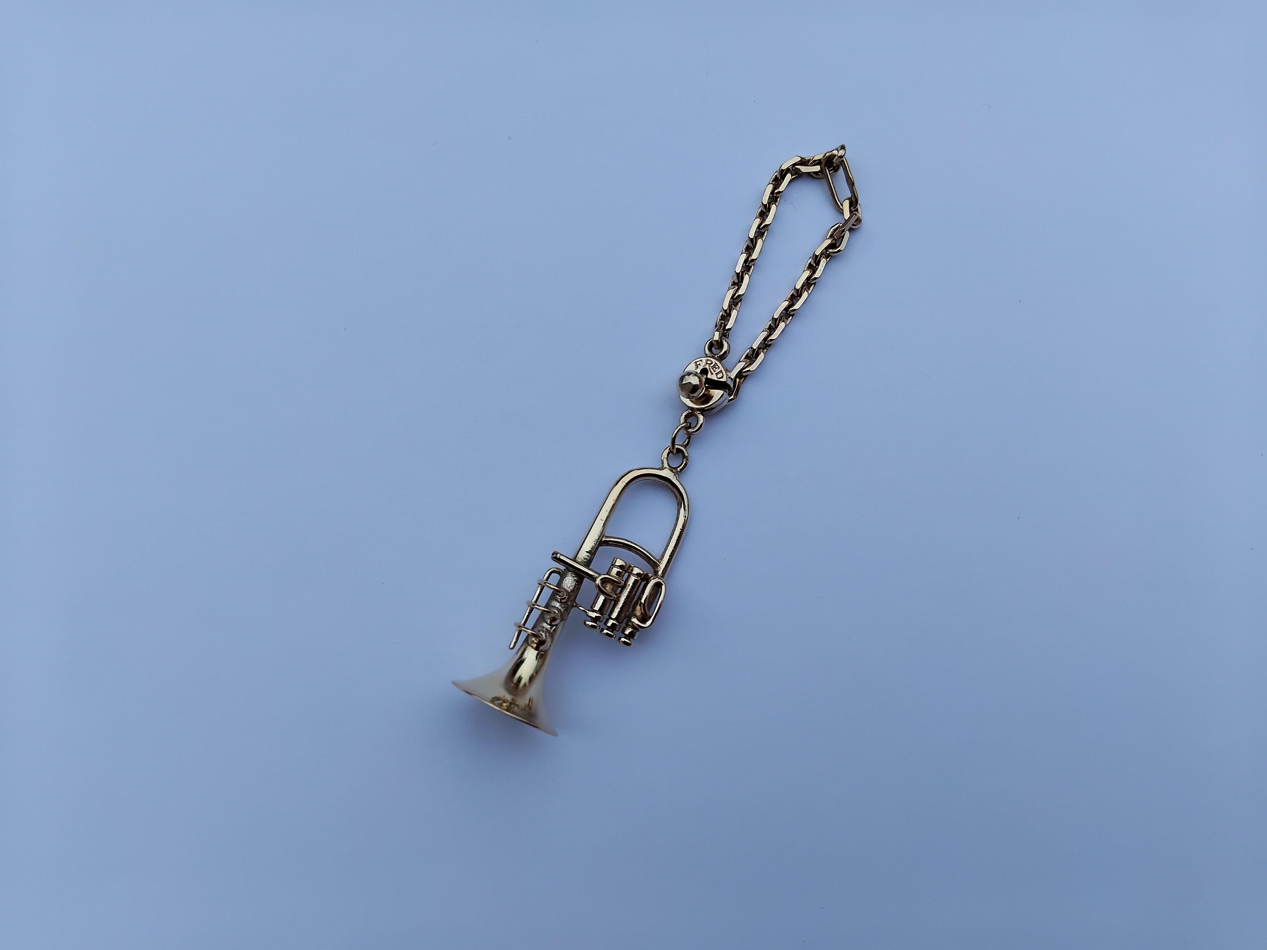Fred Paris by Gaetan de Percin Tromba Portachiavi Charm in vendita 1