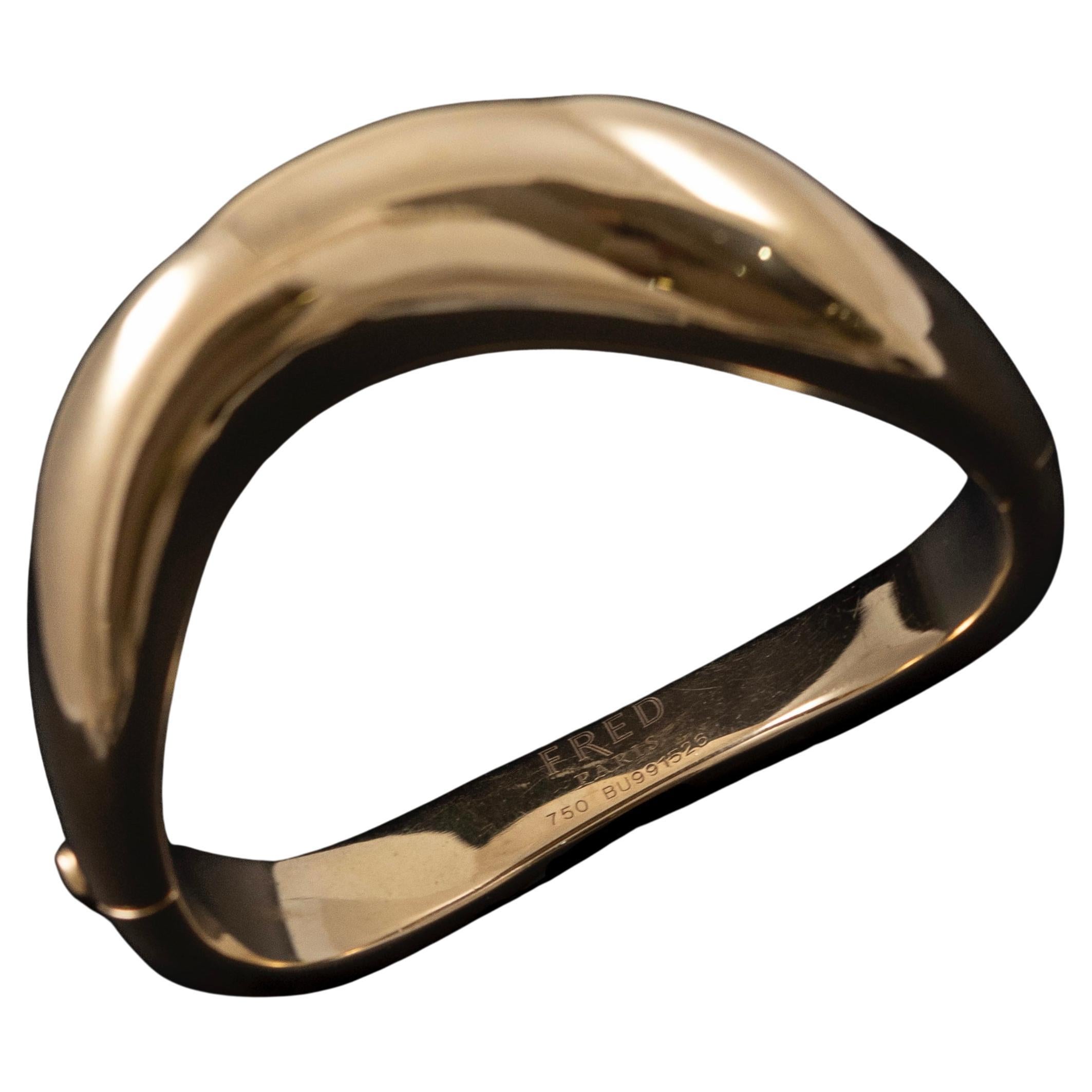 Fred Paris Collection Mouvementée Sculptural Yellow Gold Bangle Bracelet 1980s For Sale