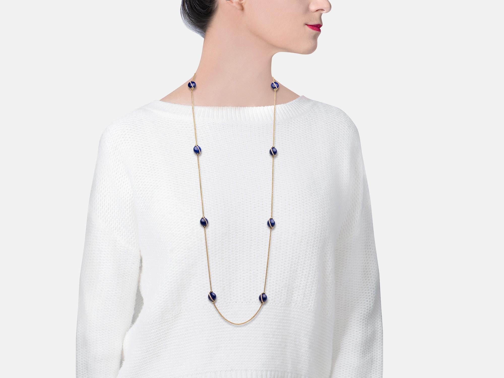 Fred Paris - Collana di diamanti e perle di lapis.  Proviene dalla Collectional Baie des Agnes.
Il peso del diamante è di circa 1,30 carati.