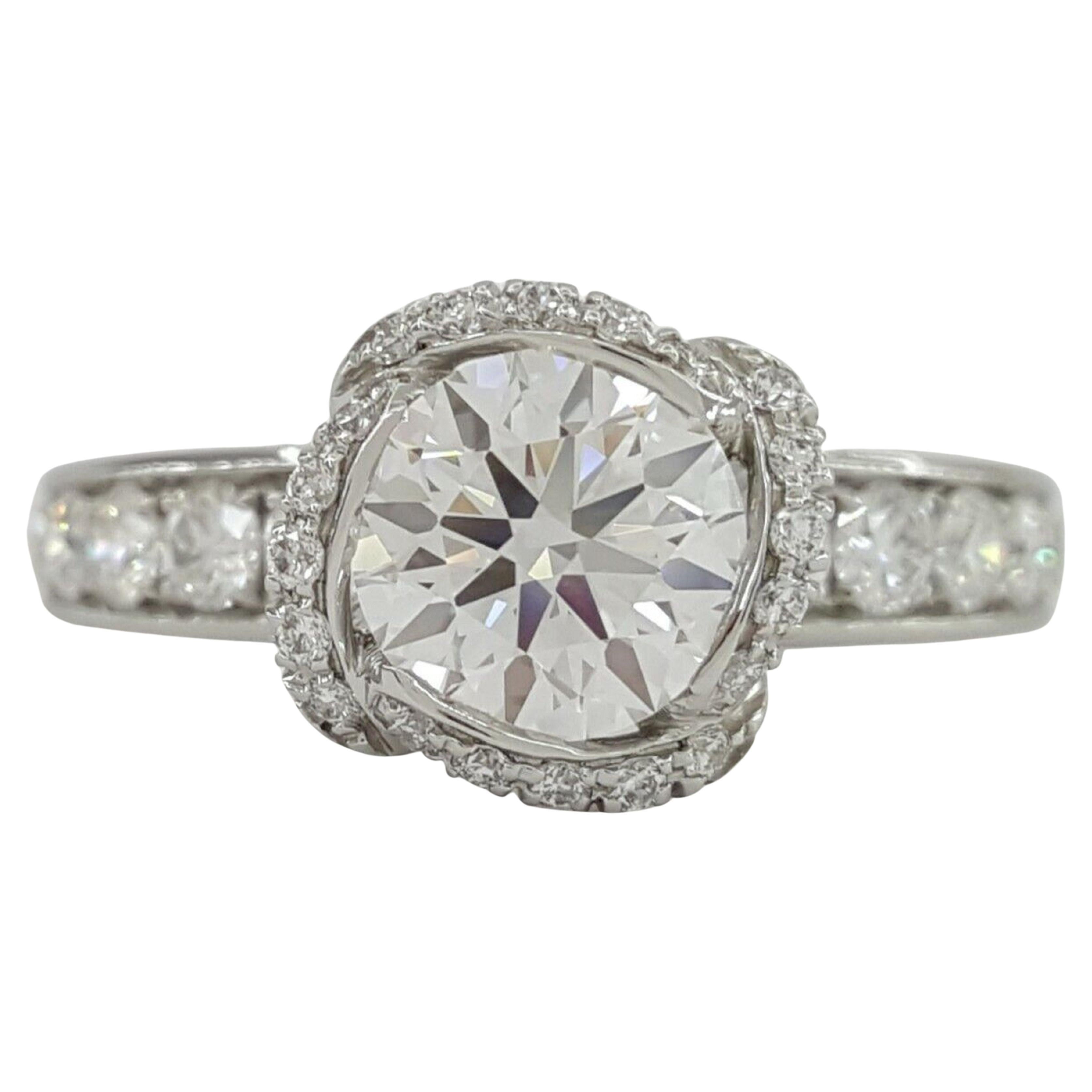  Fred Paris diamond Halo Engagement Ring In Excellent Condition For Sale In Rome, IT