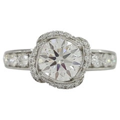 Fred Paris, bague de fiançailles halo de diamants