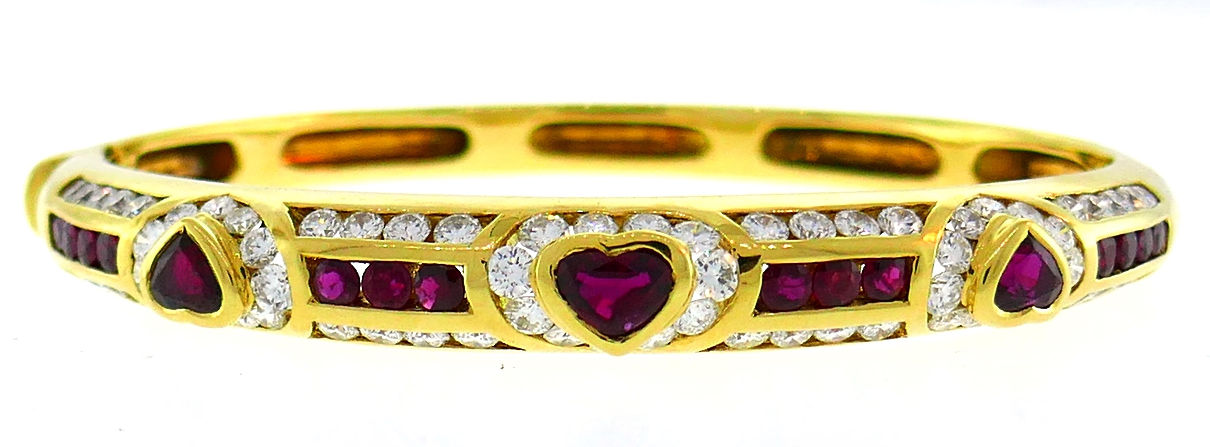 Fred Paris Heart Ruby Yellow Gold Bangle Bracelet with Diamond Accents, 1970s (Rundschliff)