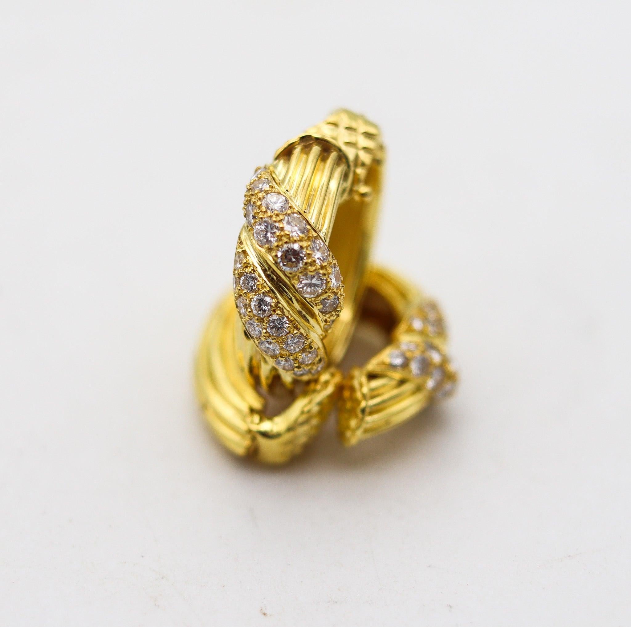FRED PARIS Hoops Earrings In 18Kt Yellow Gold With 1.68 Ctw In VS Diamonds In Excellent Condition In Miami, FL