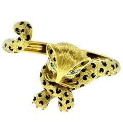 Fred Paris Leopard-Armreif aus Gelbgold mit Smaragden und Diamanten