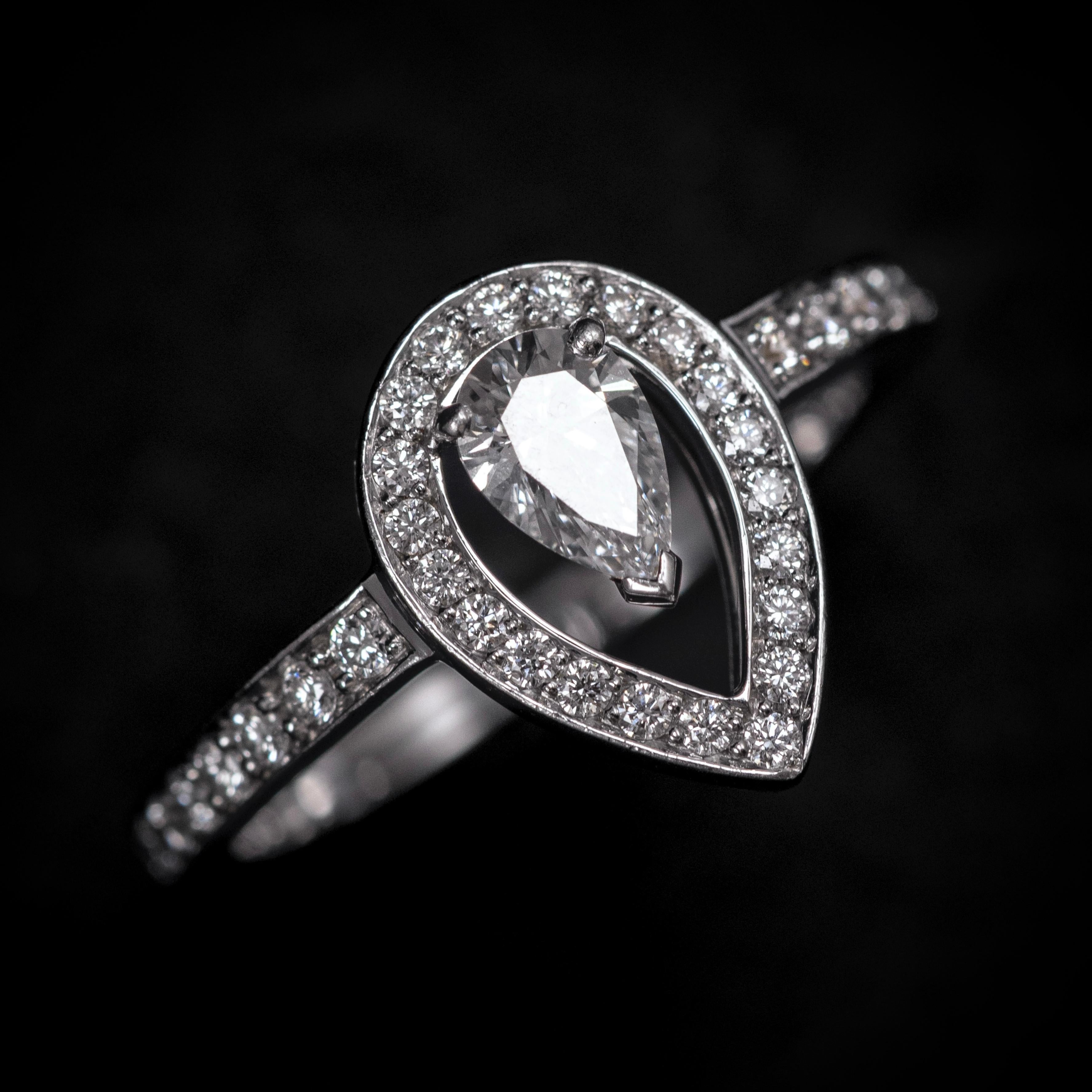 Fred Paris Lovelight GIA Color D Diamante brillante pera Anillo de compromiso en platino Contemporáneo en venta