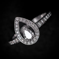 Fred Paris Lovelight Anello di fidanzamento in platino con diamante a pera Brilliante di colore GIA D