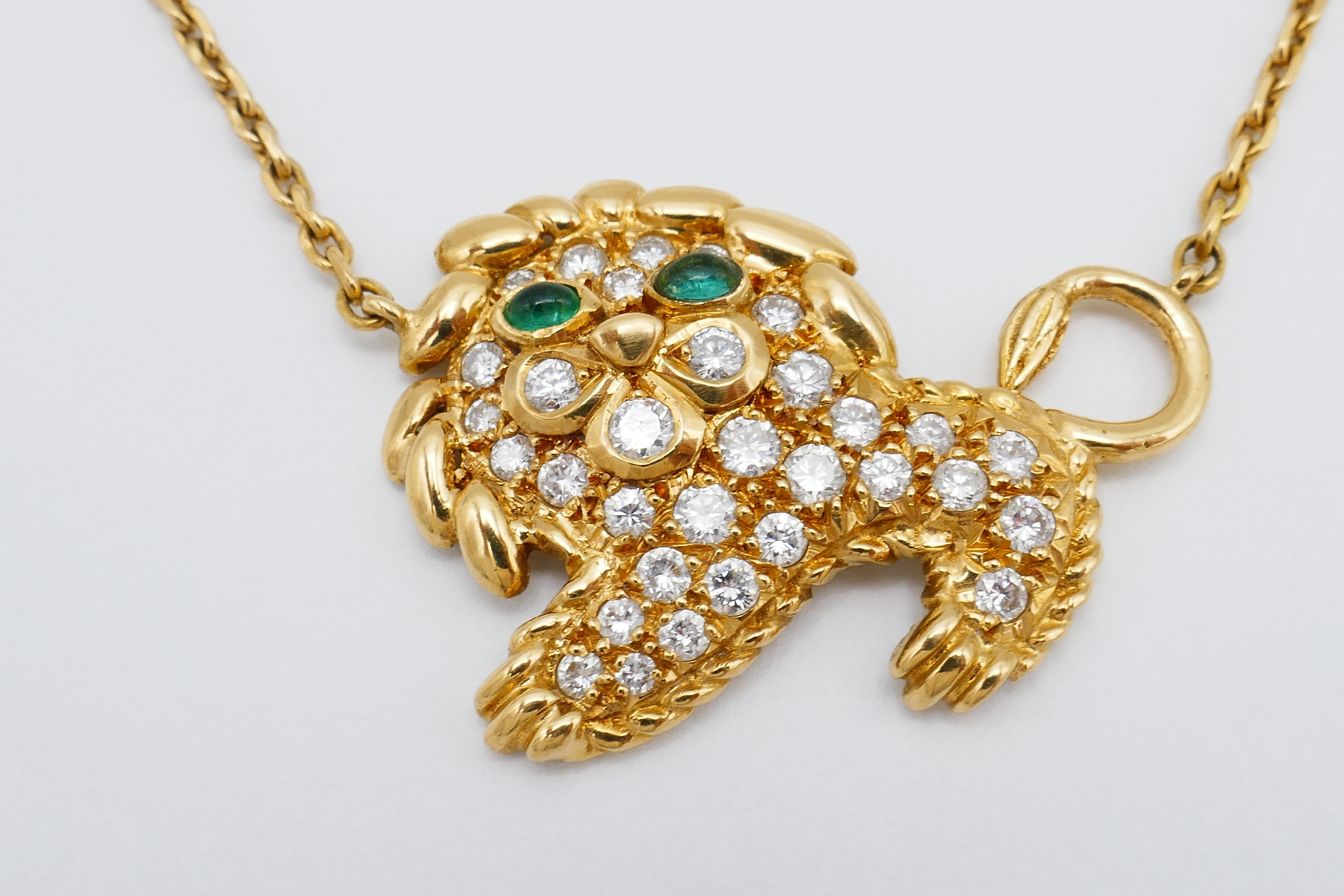 Fred Paris Necklace Leo Pendant Gold Diamond Emerald In Excellent Condition For Sale In Beverly Hills, CA