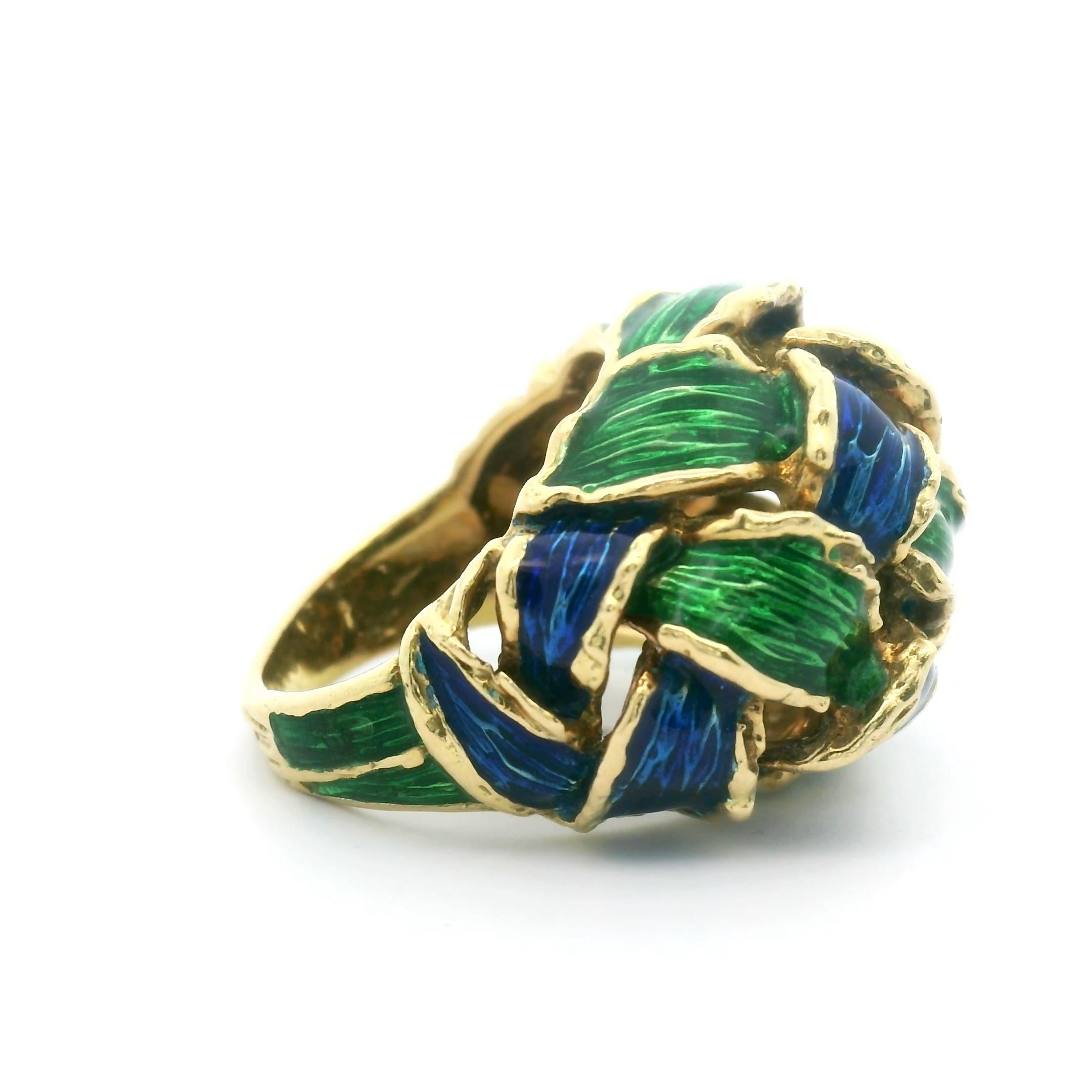 Fred Paris Ring Blue and Green Enamel Handmade 18k yellow Gold RIng France 1960 en vente 2