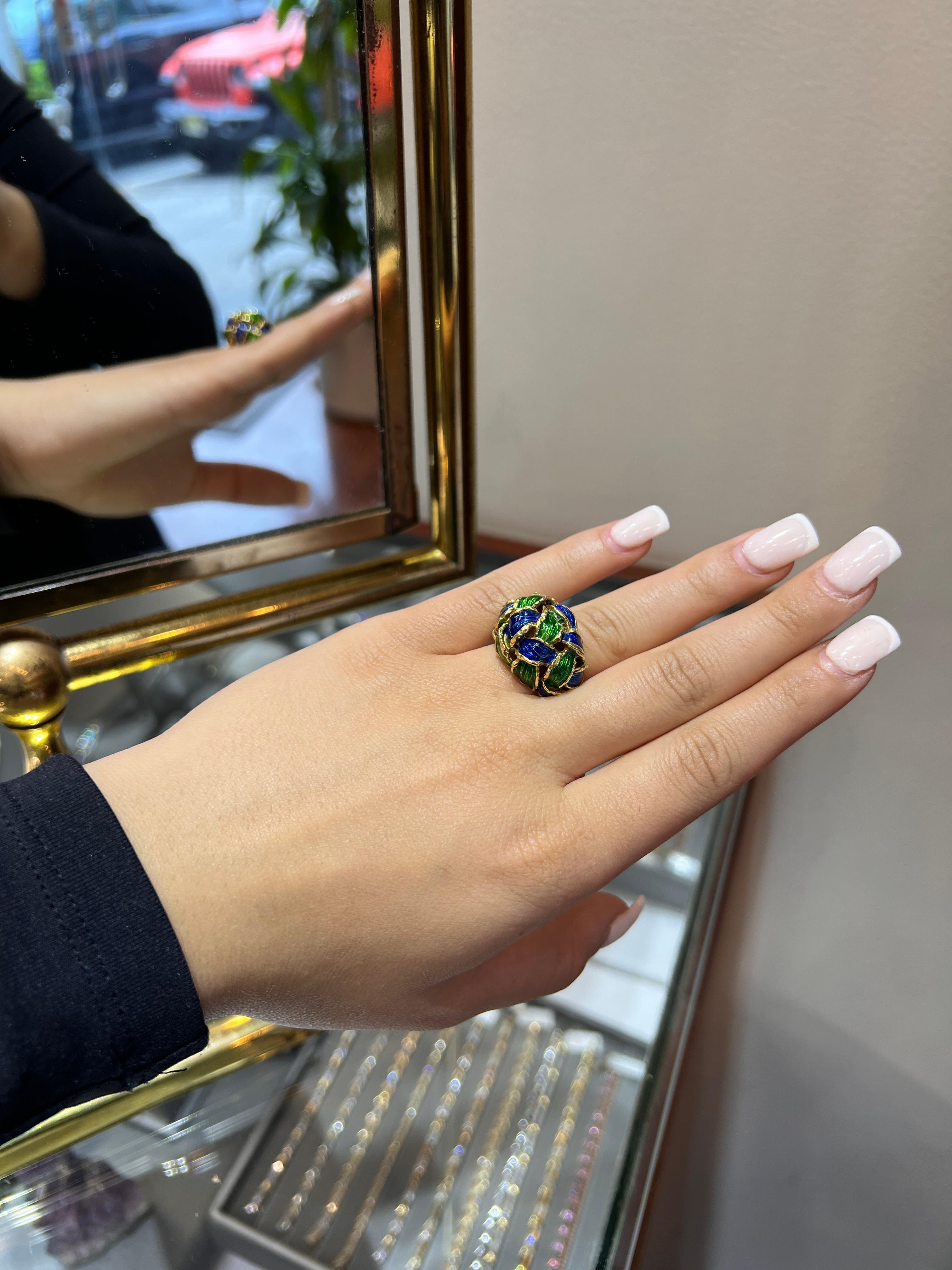 Fred Paris Ring Blue and Green Enamel Handmade 18k yellow Gold RIng France 1960 en vente 4