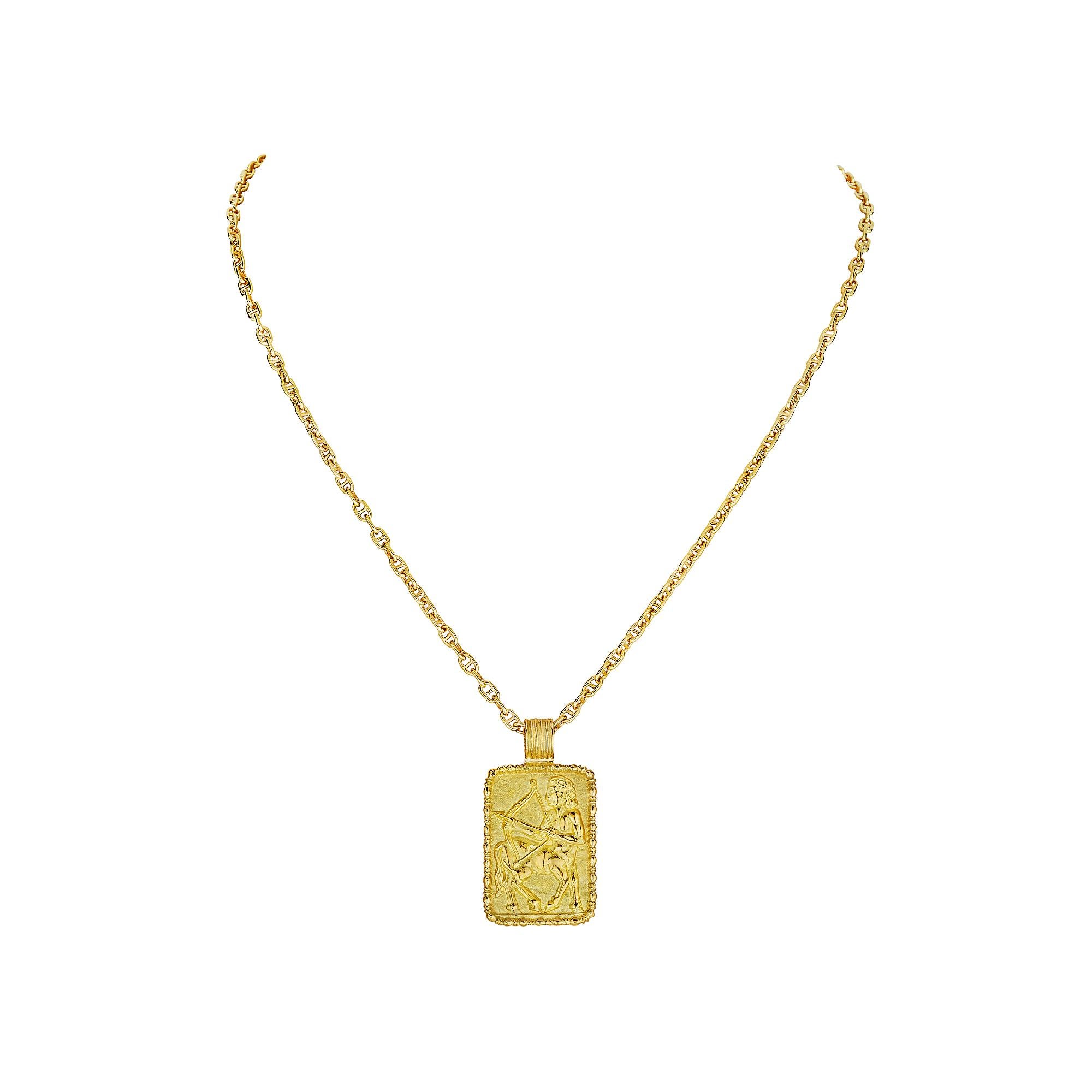 Diese Fred Paris Schütze Gold Zodiac Vintage Anhänger Halskette verfügt über eine leistungsstarke Zentaur symbolisiert die geschätzten Schütze Geburt Eigenschaften von Abenteuer, Freiheit, Weisheit und Exploration.  Gezeichnet Fred,  Circa 1975-80. 