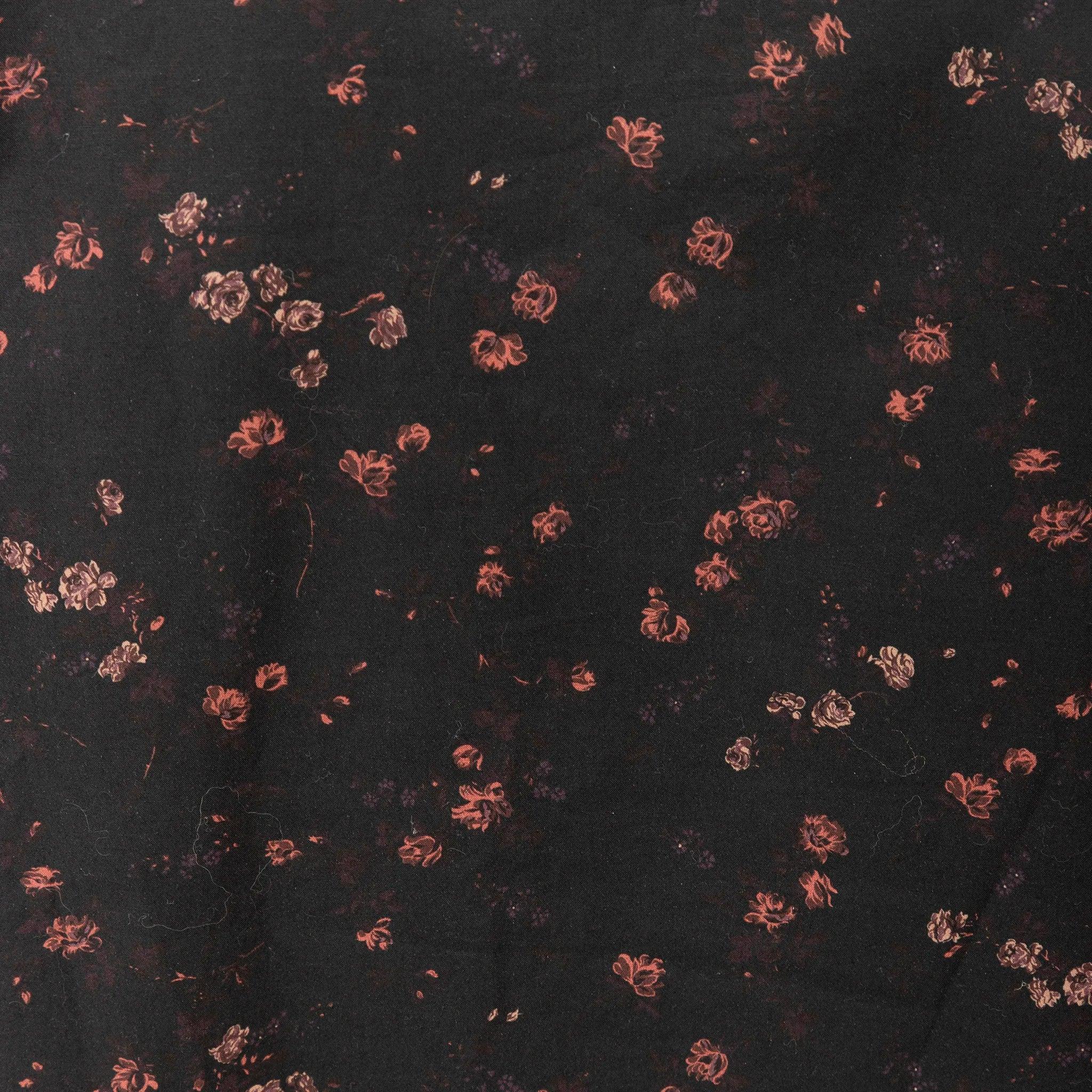 Camisa bolera Fred Perry de 100 % algodón de la cápsula SS 2019. Tono negro adornado con motivos florales Liberty.  
 Medidas: Hombro:46;Manga:25;Busto:54;Largo:68,5  
 Material: 100% Algodón
