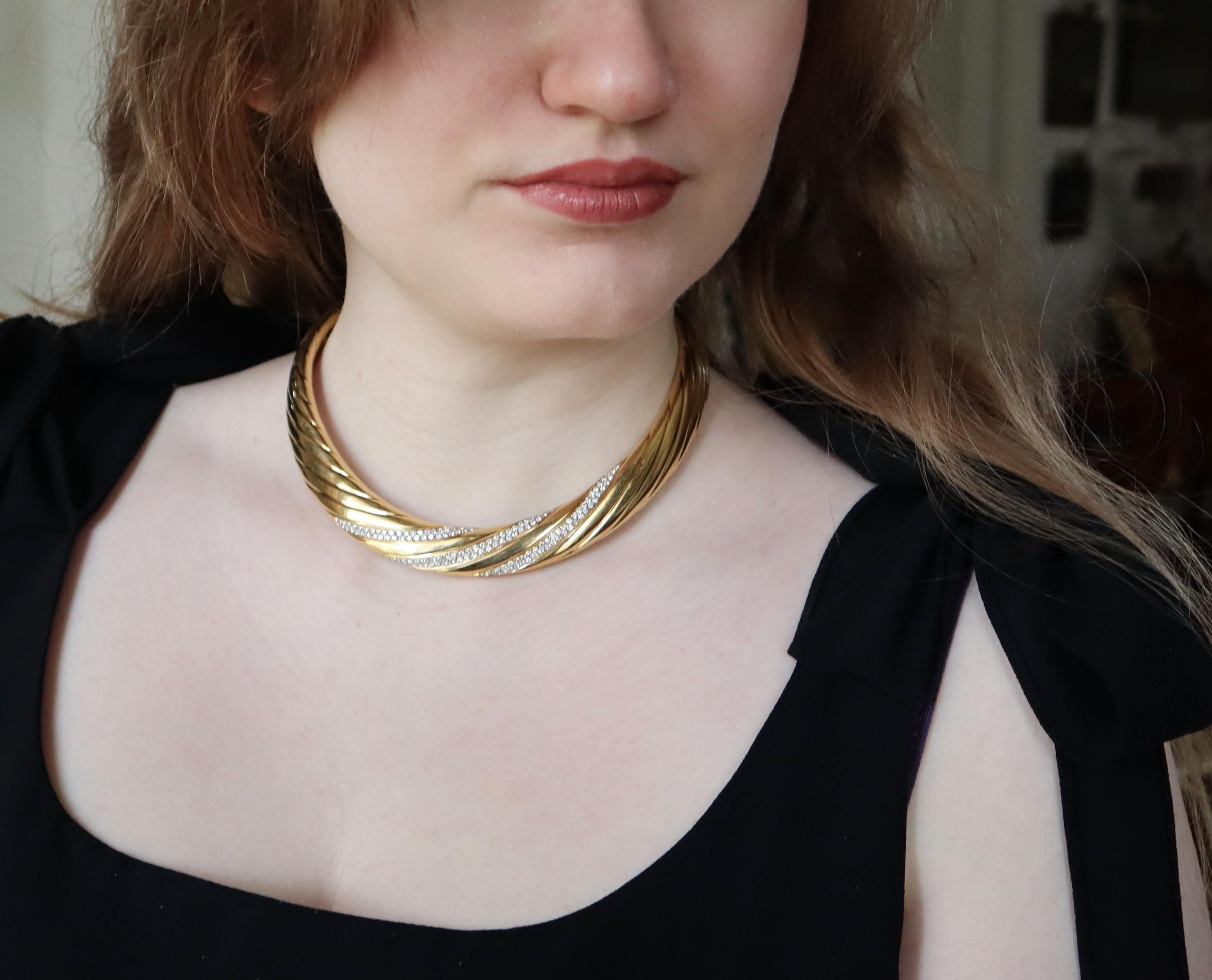 collana aperta davanti