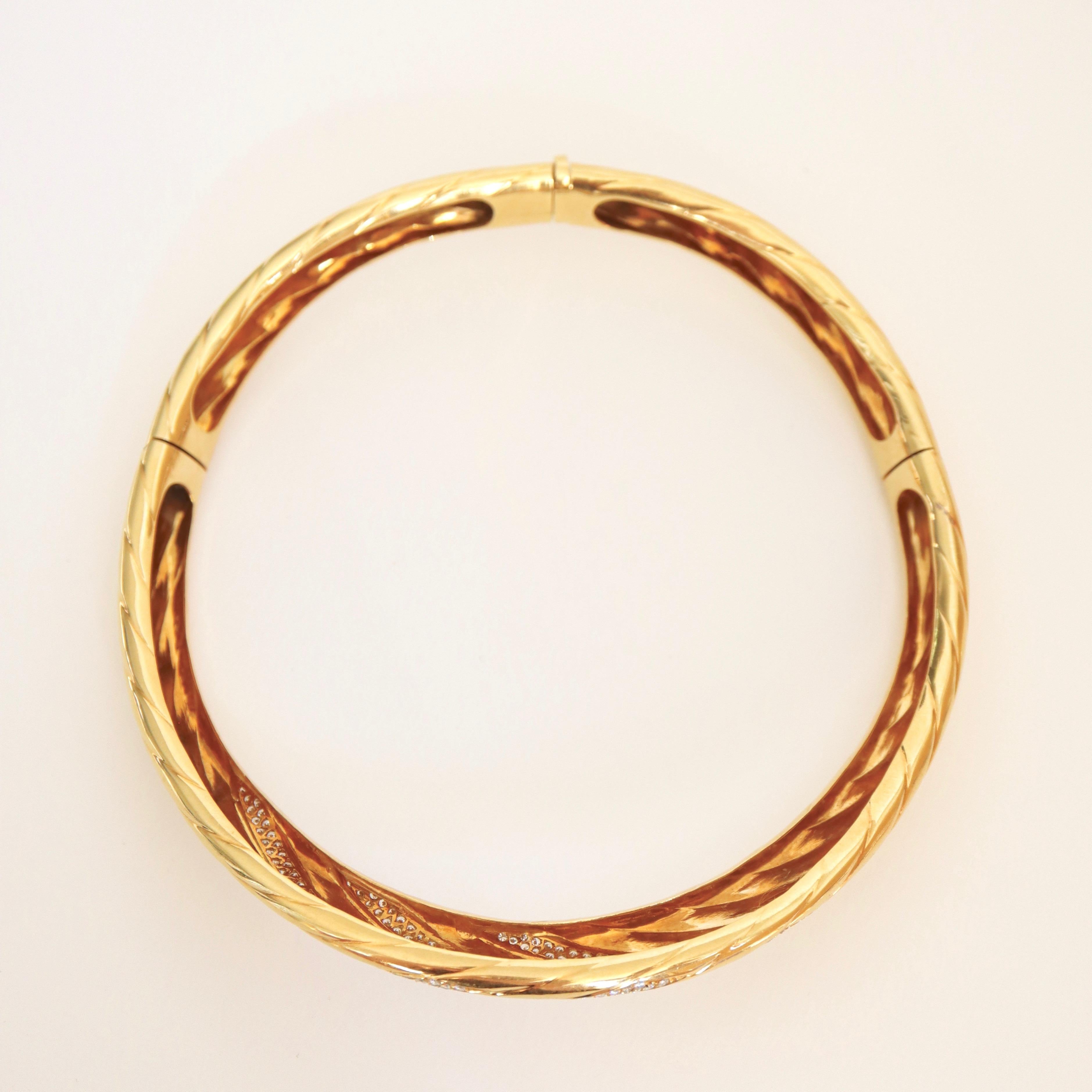 Fred Rigid-Halskette, Öffnung in zwei Teilen mit Gadroons-Muster Gold Diamanten im Angebot 1