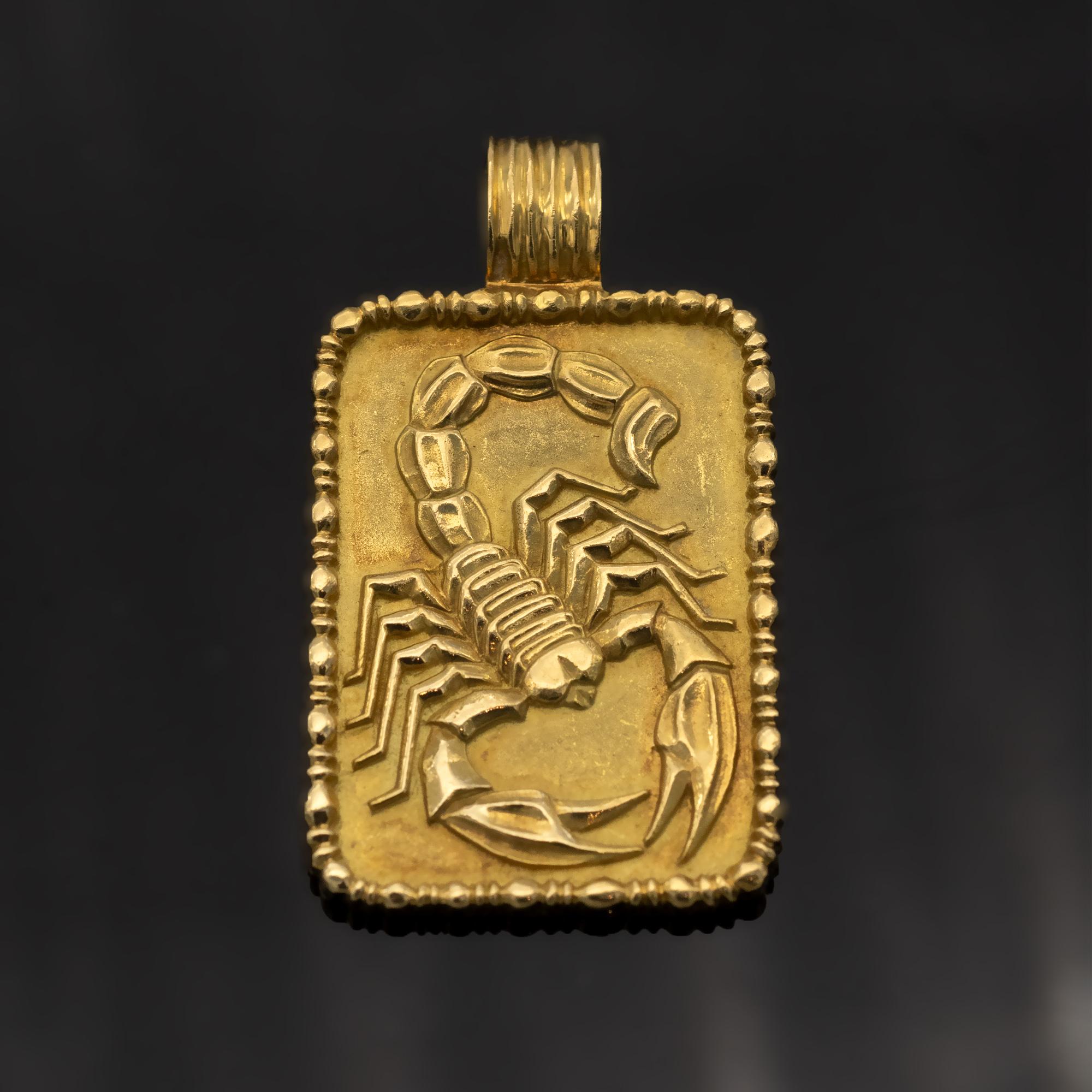 Fred 18 Karat Yellow and White Gold Zodiac Scorpio Pendant 

This is a beautiful Fred Zodiac Aries pendant. The shiny scorpion and frame contrast with the mat gold background. the back is satin finished with Fred signature and stamp as well as the