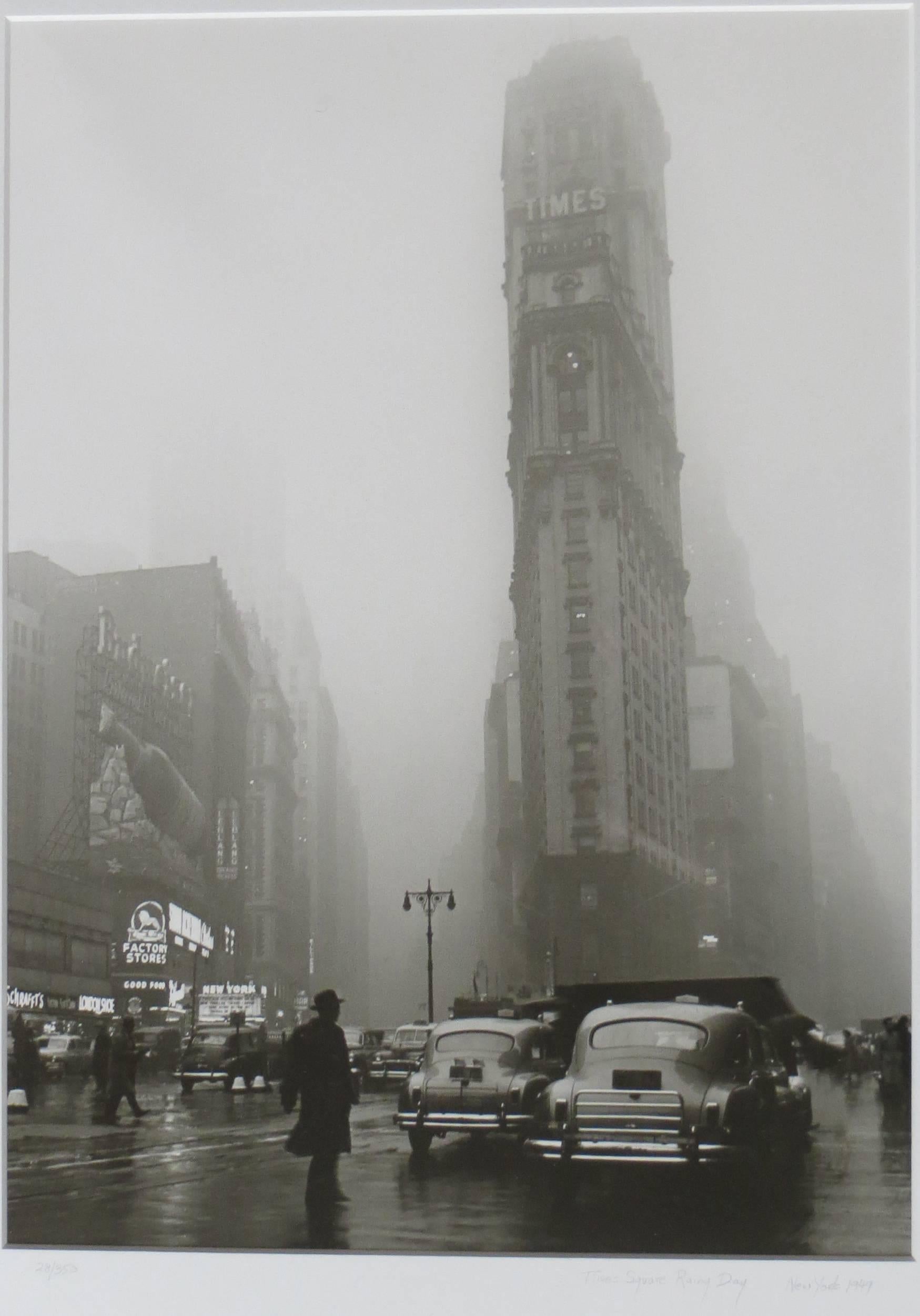 Fred Stein Photograph – Times Square in the Rain, 1949 estate stamped 28/350 1