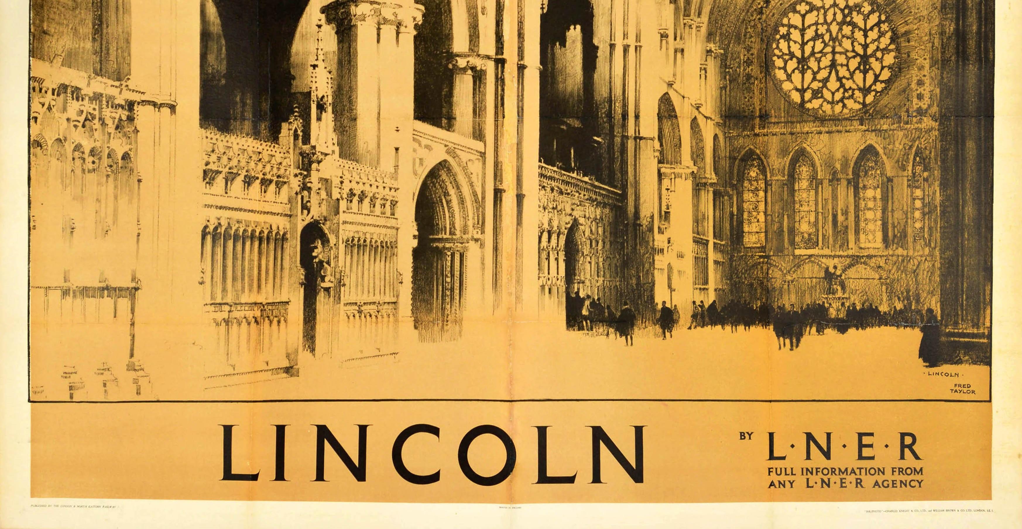 Affiche vintage d'origine de la LNER Railway représentant la cathédrale de Lincoln et ses fenêtres de fenêtres roses, Voyage - Orange Print par Fred Taylor