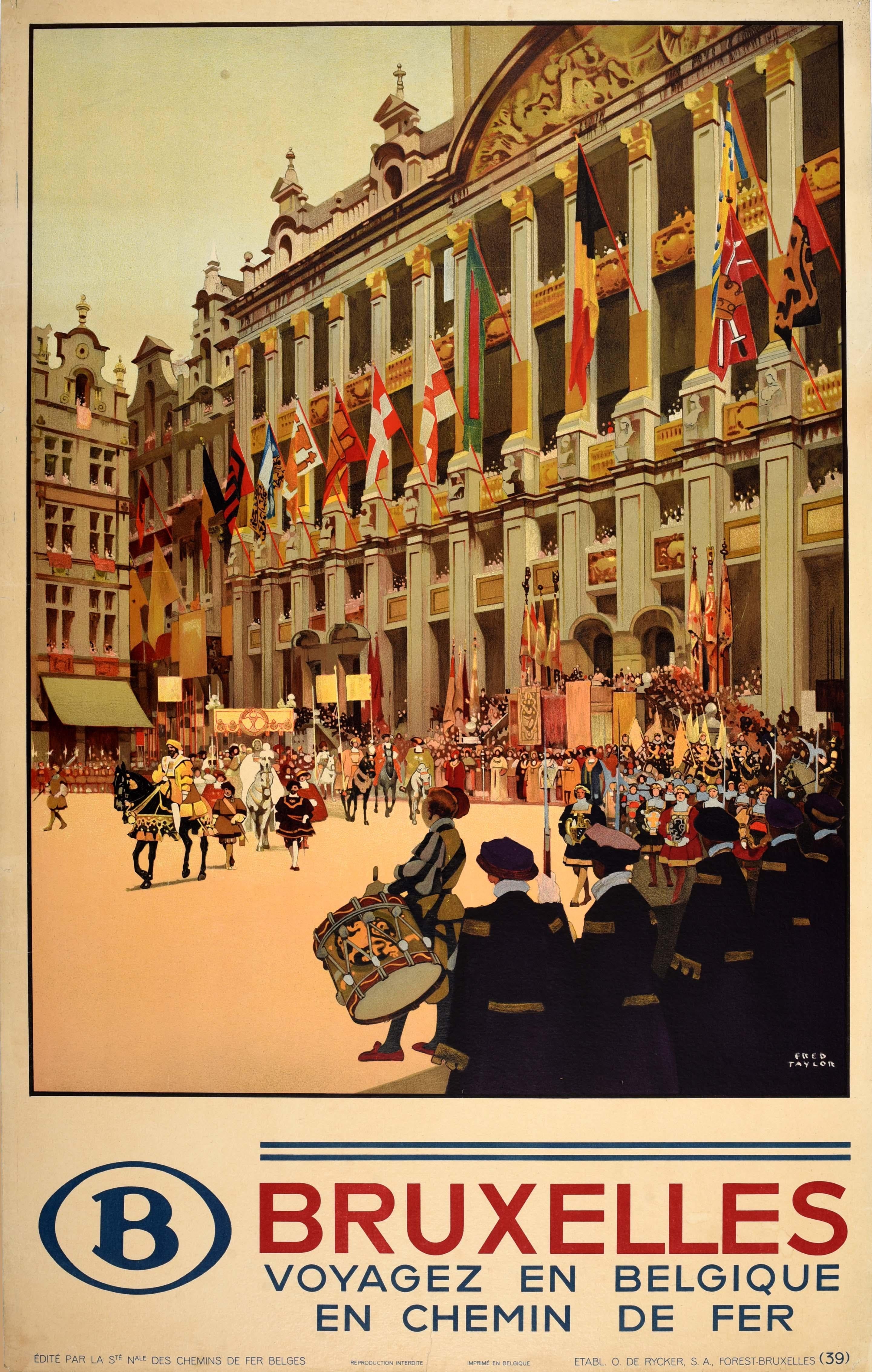 Originales Vintage-Reiseplakat für Brüssel Reisen in Belgien mit der Bahn / Bruxelles Voyagez En Belgique en Chemin De Fer mit einem atemberaubenden Kunstwerk des bekannten Künstlers Fred Taylor (1875-1963) einer feierlichen Parade (möglicherweise
