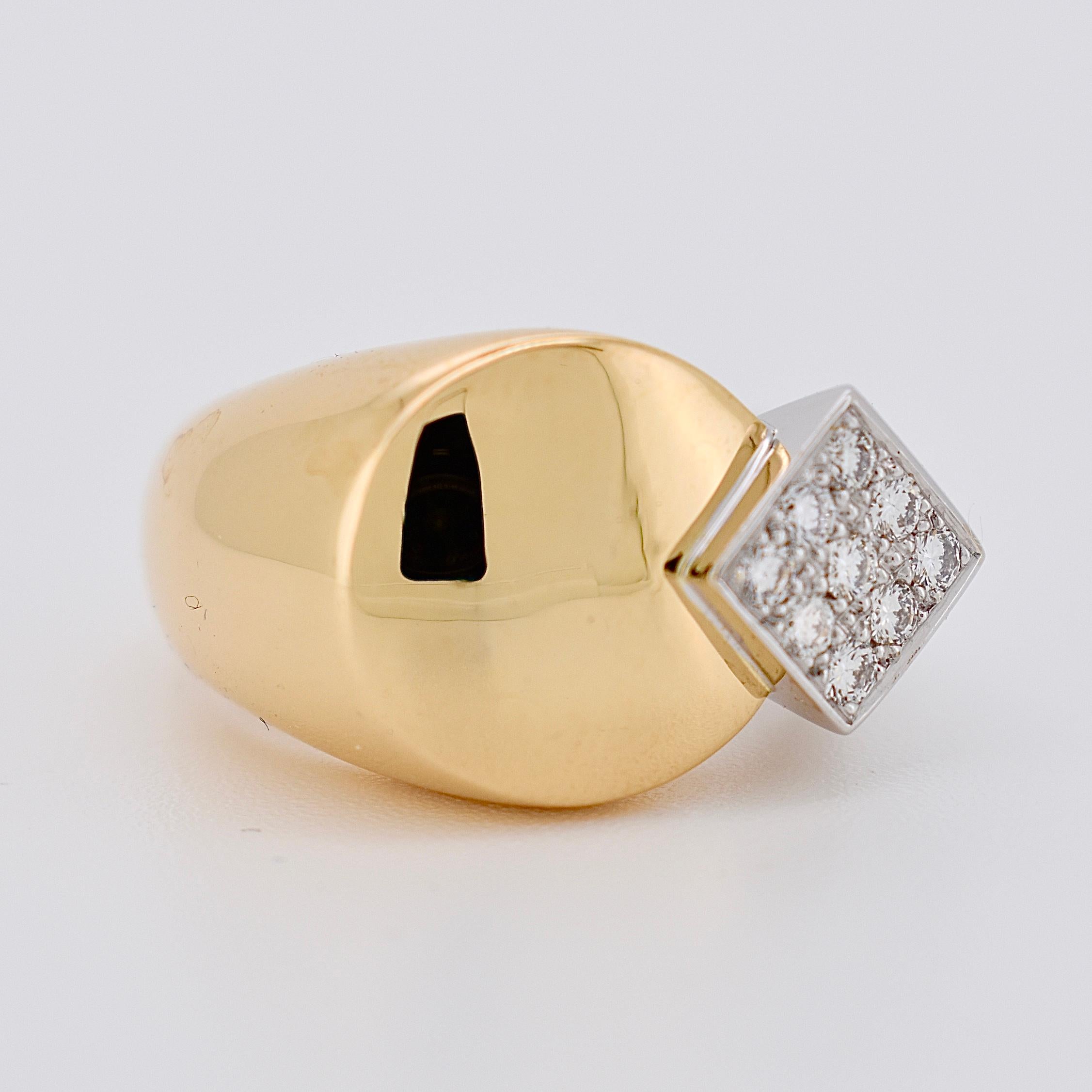 FRED ��– Vintage Signet-Style Ring in 18k Two-Tone Gold with Diamonds (Circa 1990)
A stunning vintage designer ring by FRED, crafted in luxurious two-tone 18k white and yellow gold. This elegant signet-style piece is set with nine brilliant-cut