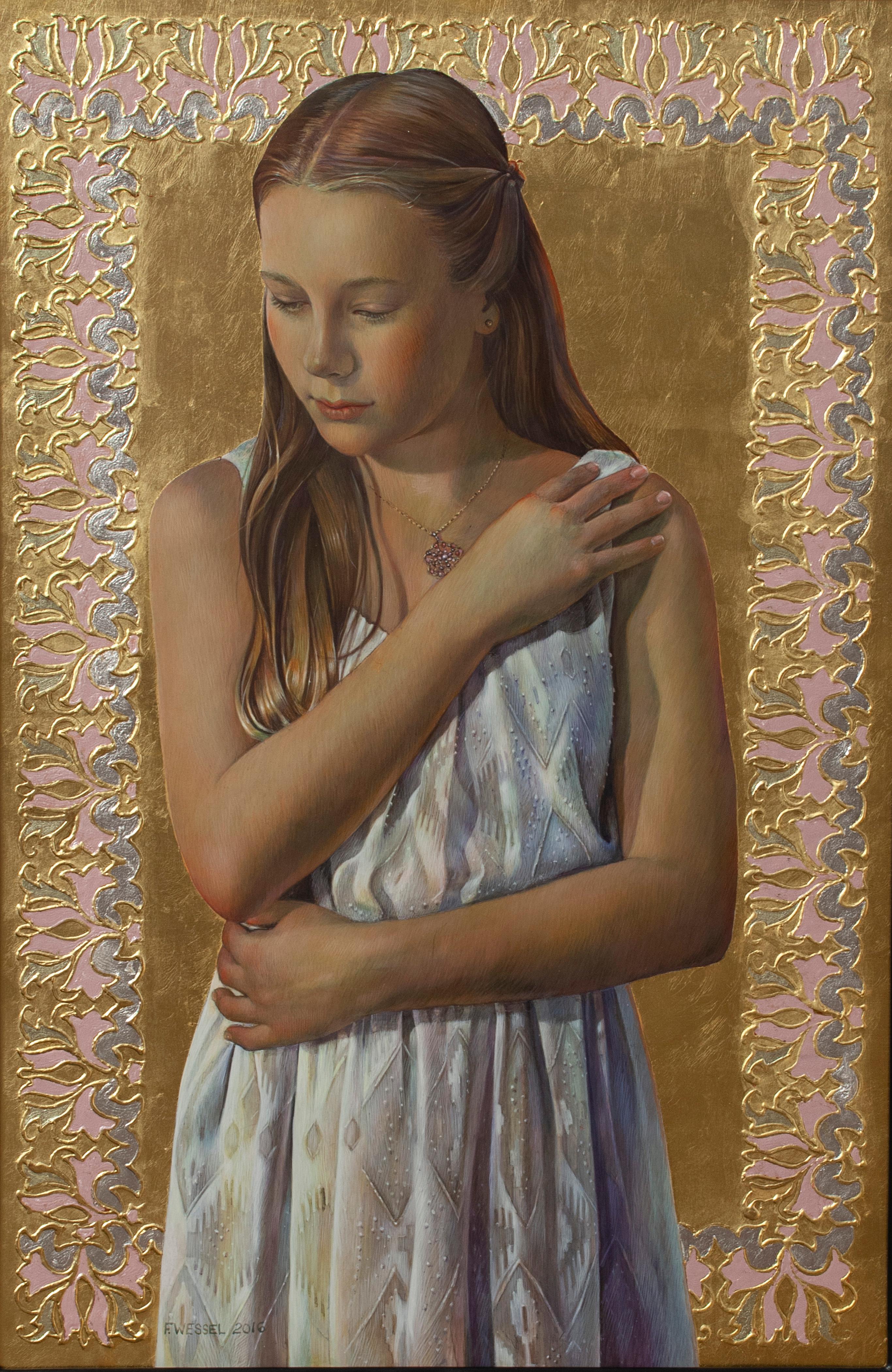 La "Modestia" di Fred Wessel è uno straordinario dipinto a tempera all'uovo su foglia d'oro. Creato nel 2016, questo pezzo raffigura una giovane donna con un semplice abito a fantasia, che guarda in basso e si abbraccia con leggerezza. Lo sfondo in