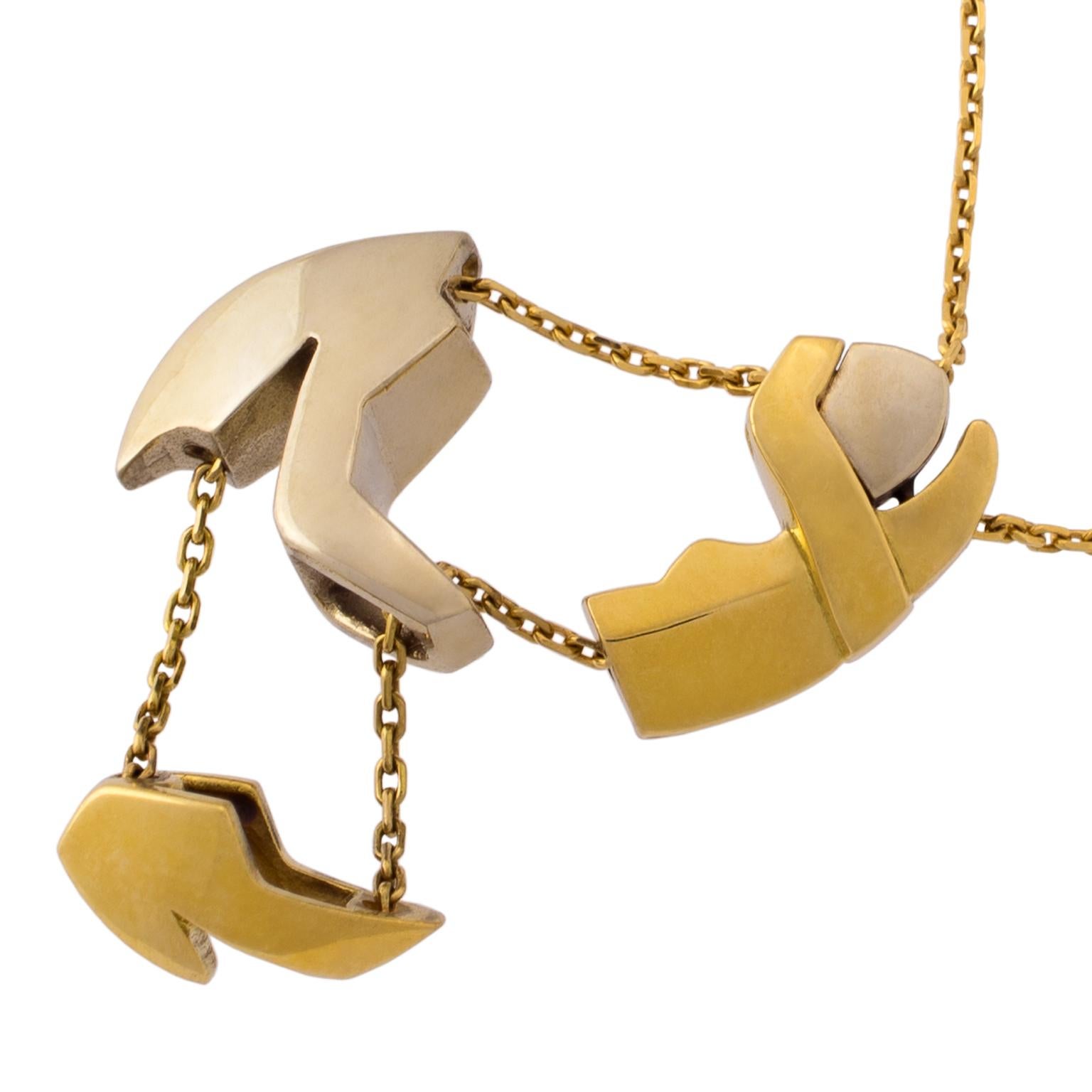 Fred White and Yellow Gold Embrace Pendant Necklace In Excellent Condition In Madrid, ES