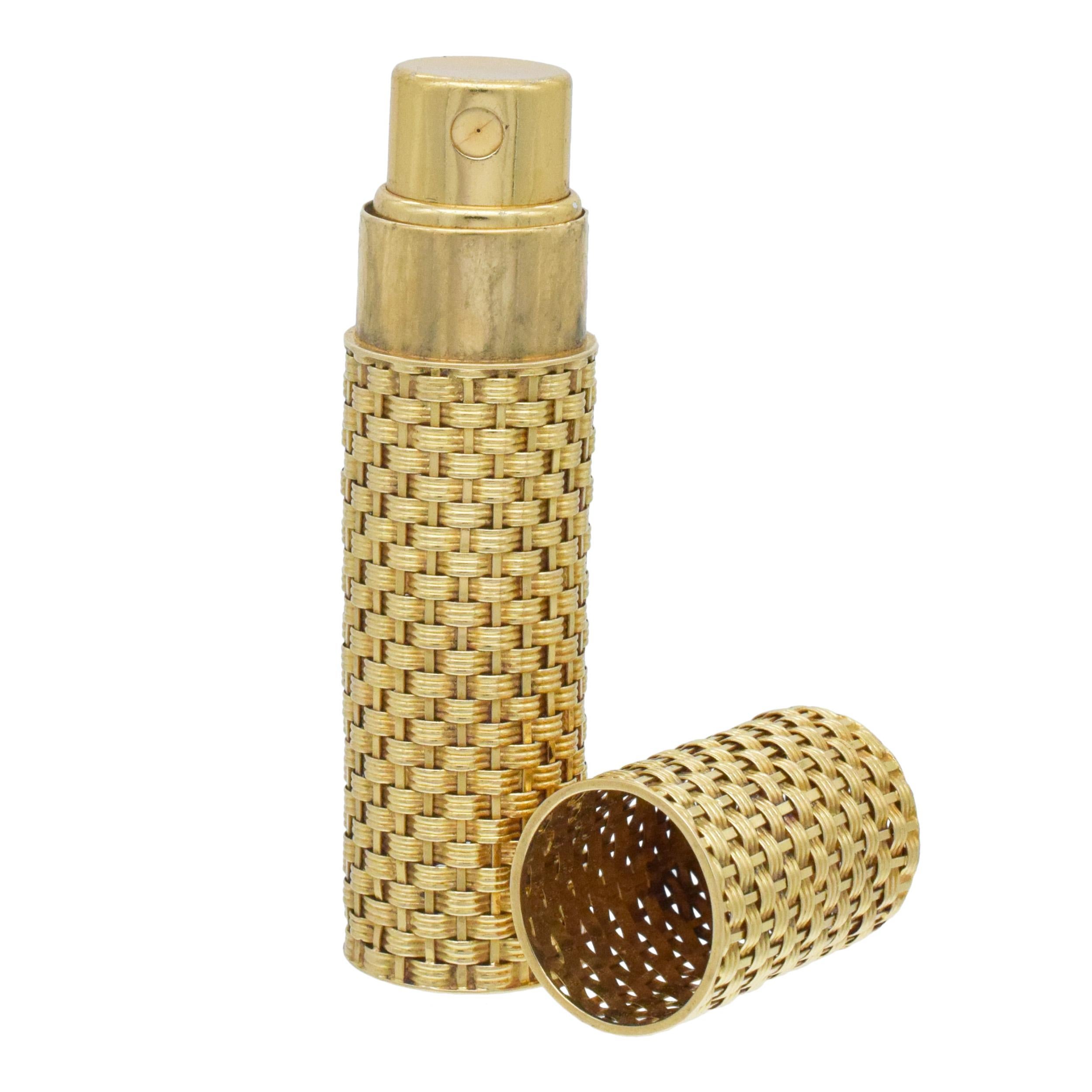 Fred Woven 18k Yellow Gold Perfume Holder Excellent état - En vente à New York, NY