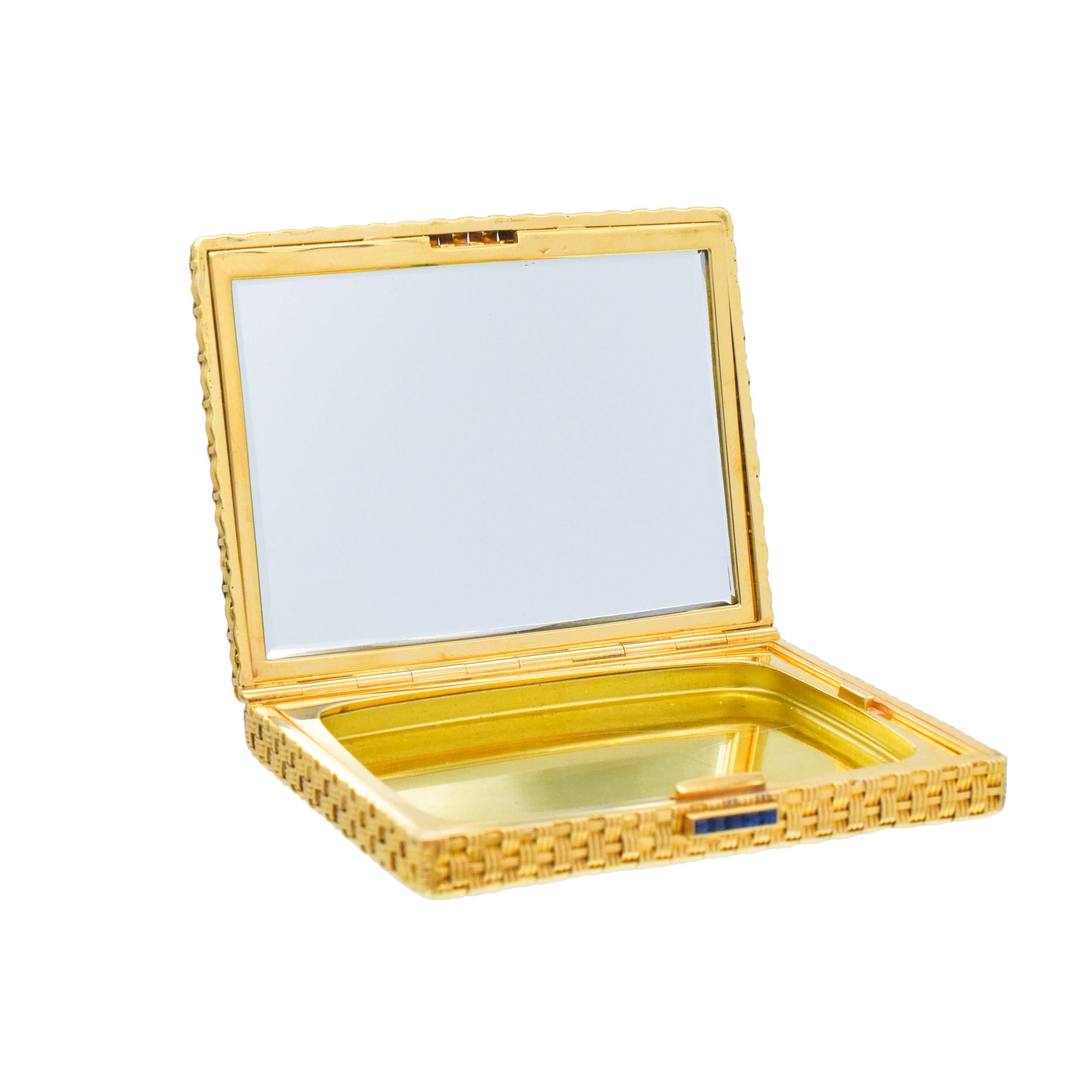 Fred Woven 18k Yellow Gold Powder Case With Sapphire Thumb piece. In Excellent Condition For Sale In New York, NY