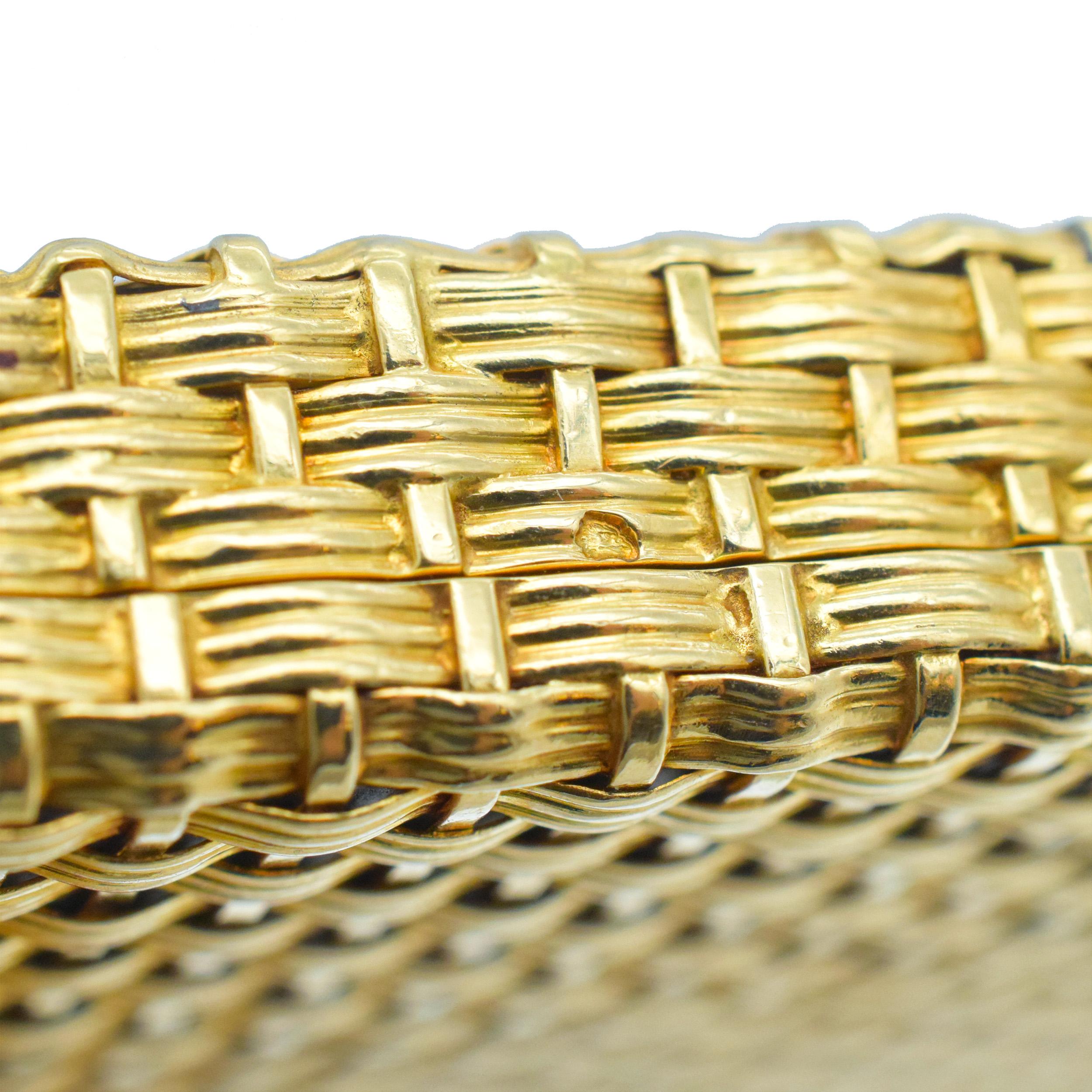 Women's or Men's Fred Woven 18k Yellow Gold Powder Case With Sapphire Thumb piece. For Sale