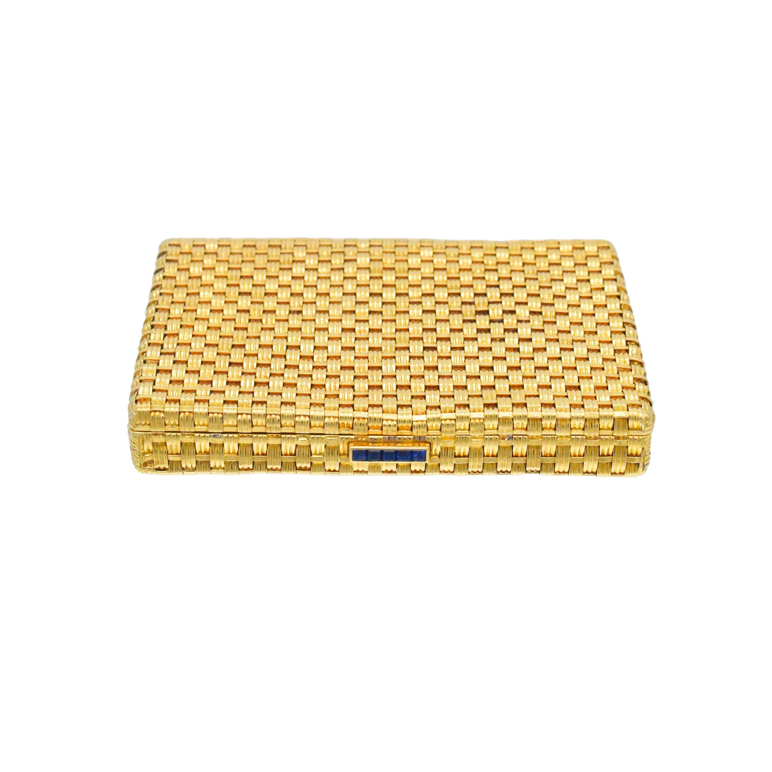 Fred Woven 18k Yellow Gold Powder Case With Sapphire Thumb piece. For Sale 4