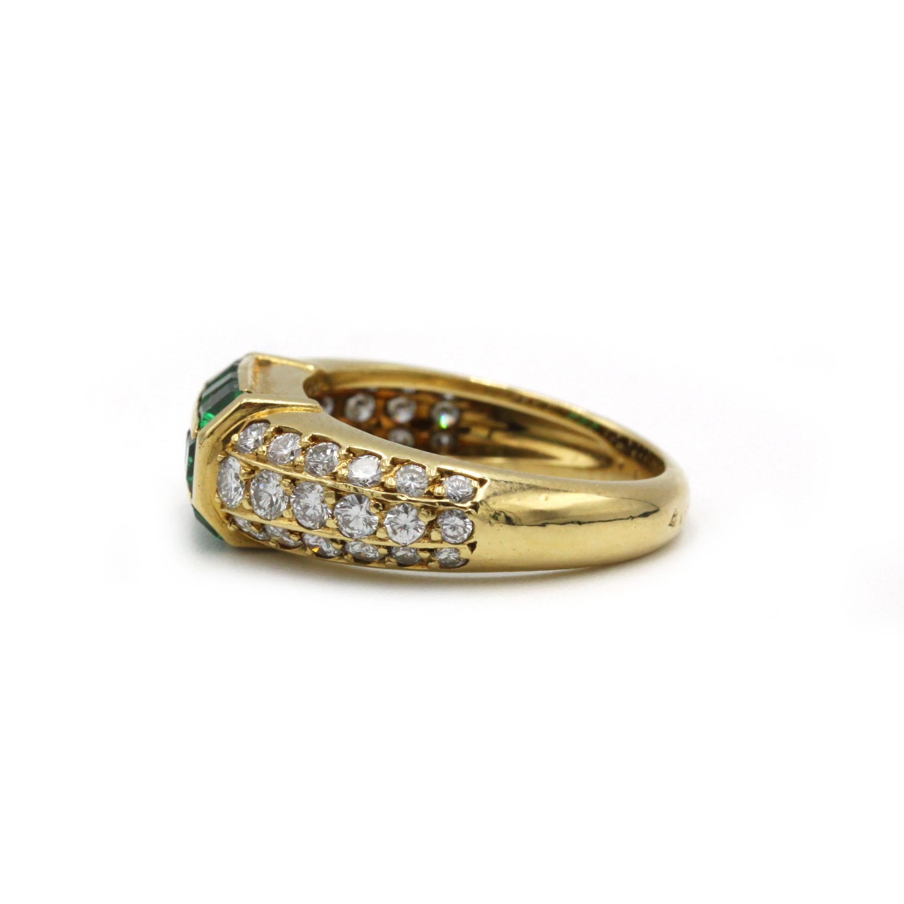 Taille émeraude Bague FRED en or jaune avec émeraudes et diamants en vente