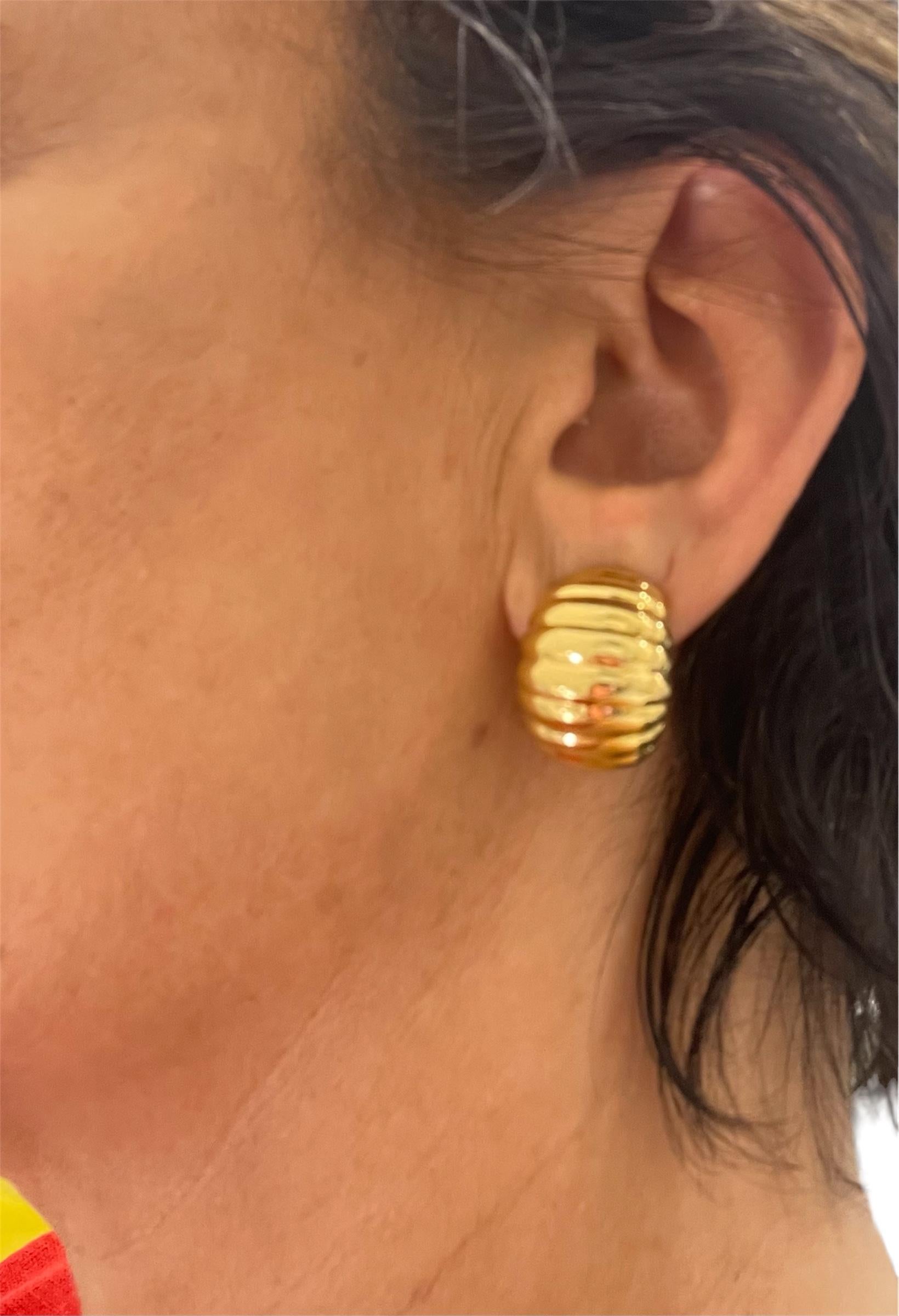 Fred Yellow Gold Half-Hoop Earring For Sale 3