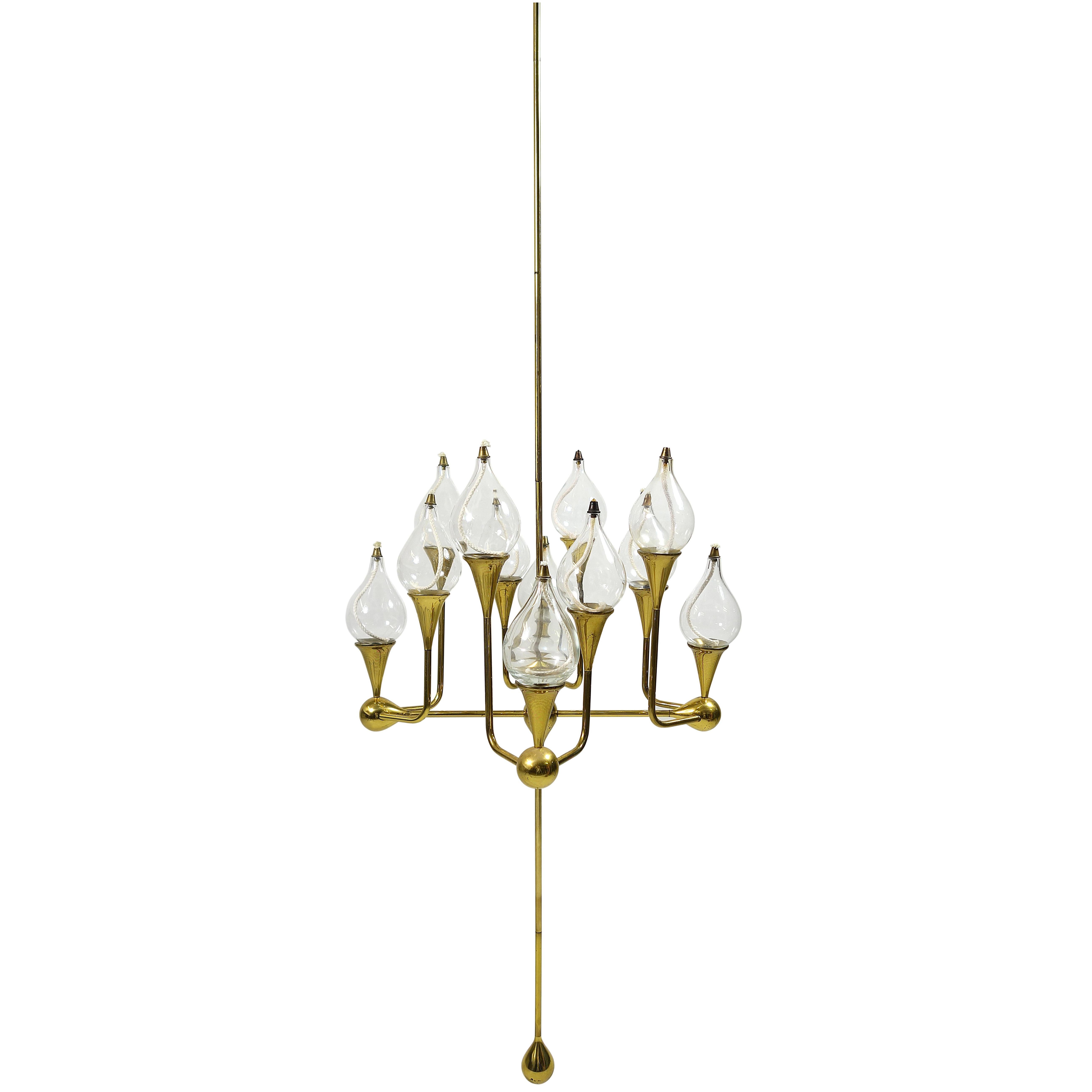 Freddie Andersen Lampadario a 12 bracci in ottone con lampada a olio a candelabro