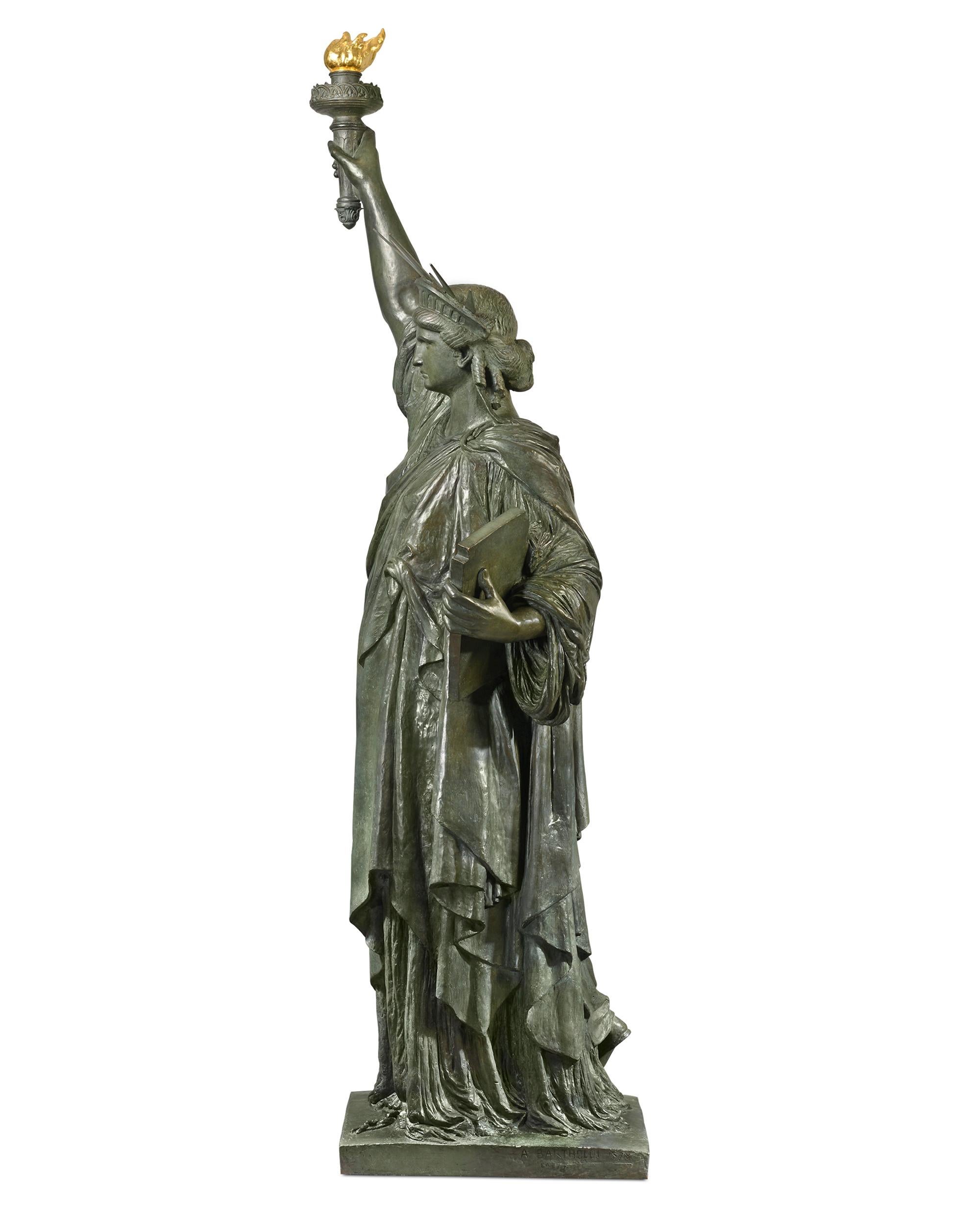 La libertà che illumina il mondo, di Bartholdi, Nine Feet Tall - Sculpture di Frédéric-Auguste Bartholdi