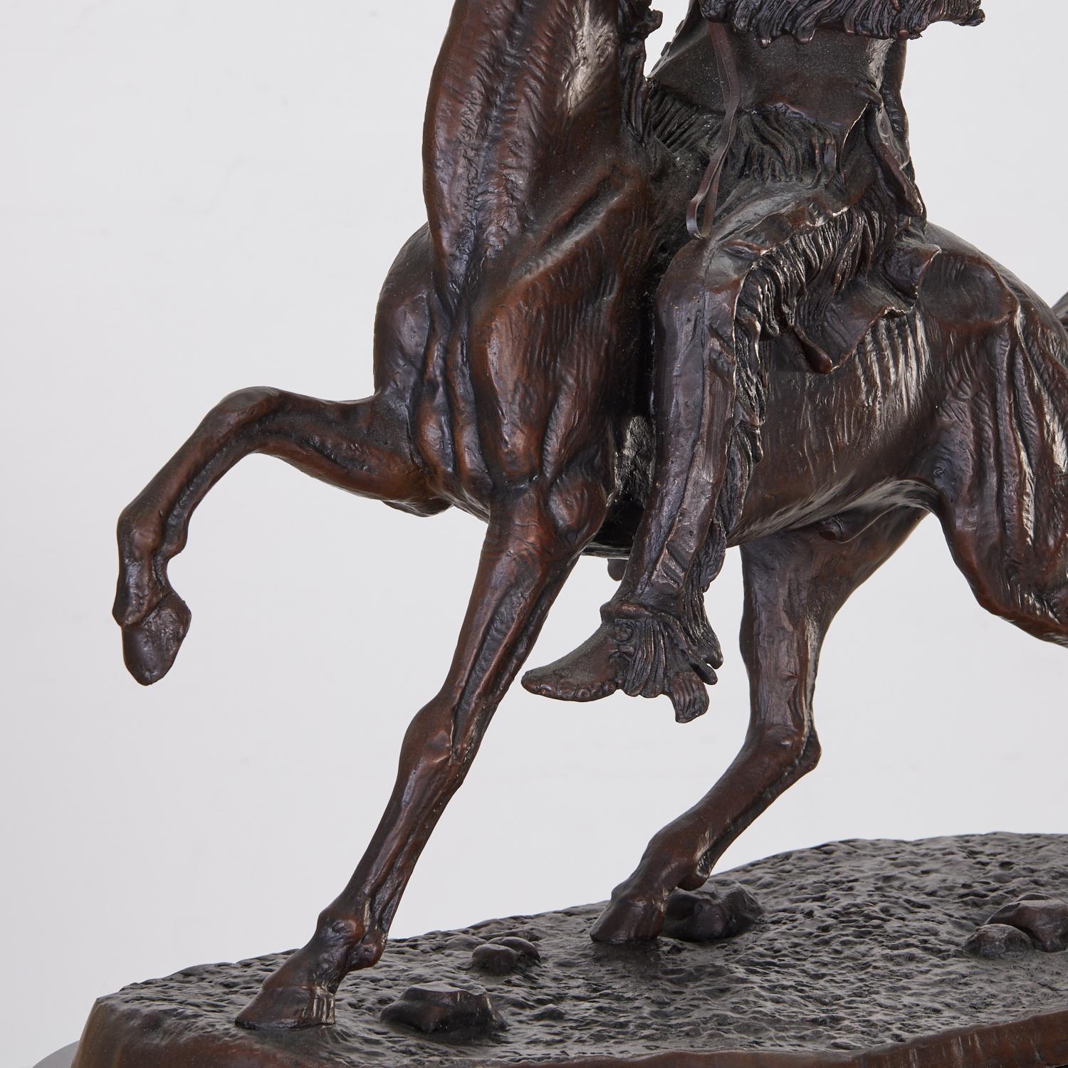 Frederic Remington (after), Gran bronce fundido de La señal del búfalo sobre mármol en Bueno estado para la venta en Morristown, NJ