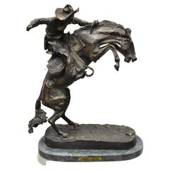 Sculpture de buste en bronze de Frederic Remington sur socle en marbre