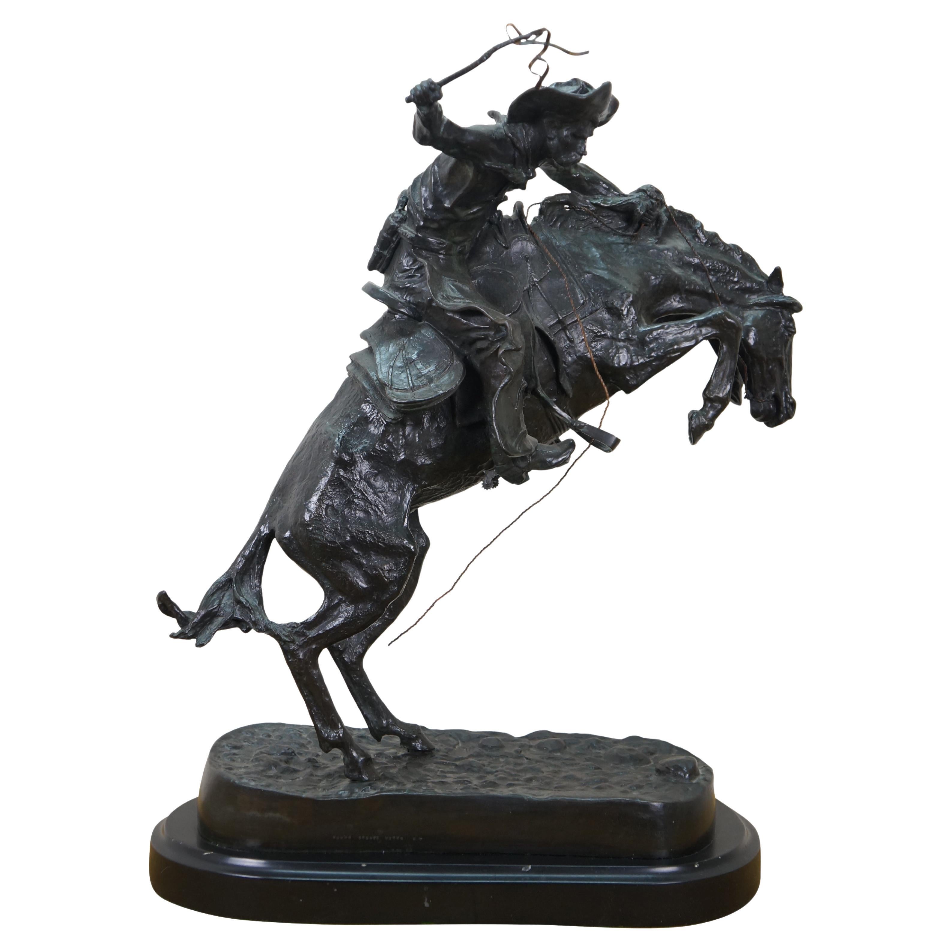 Frederic Remington Roman Bronze Works Bronco Buster Cowboy Sculpture Statue 23" en vente