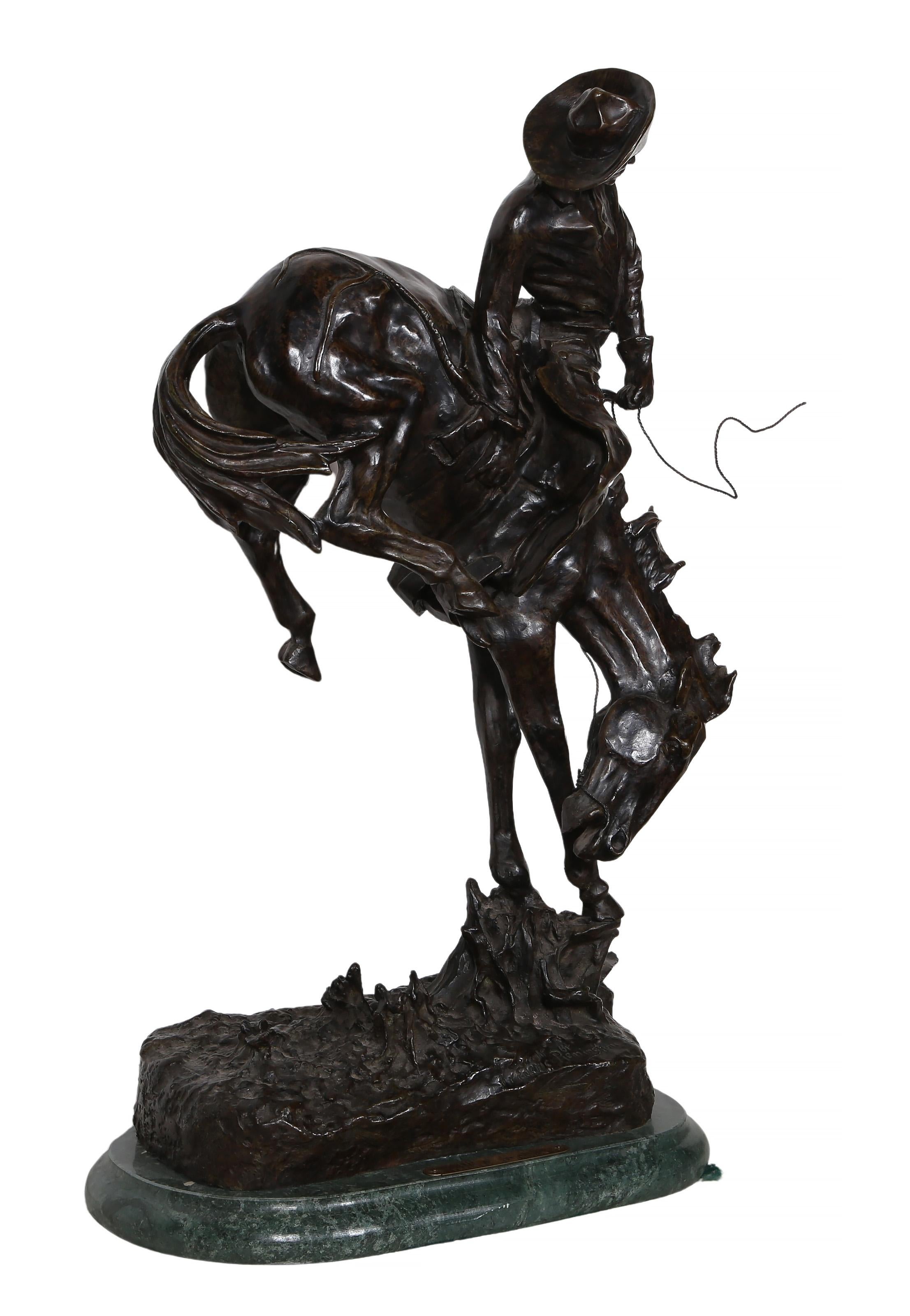 Il fuorilegge, scultura realista americana in bronzo (after) Frederic Remington in vendita 4